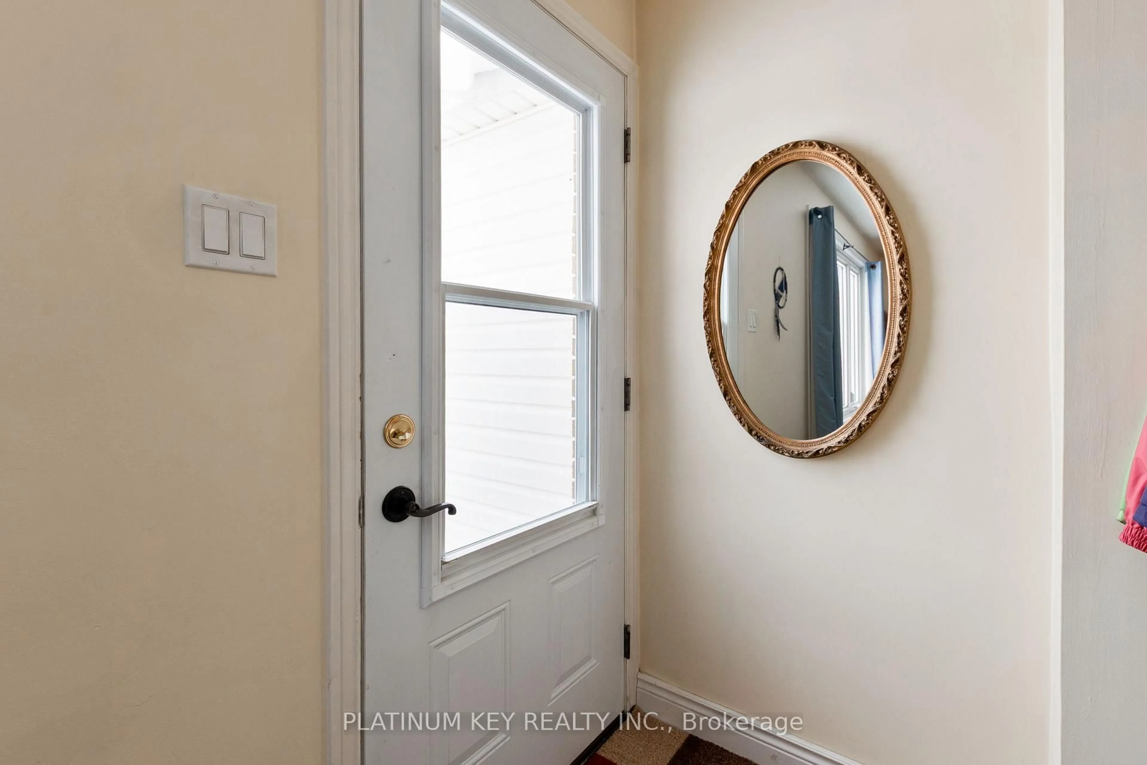 Indoor entryway for 237A Stella Ave, Southwest Middlesex Ontario N0L 1M0