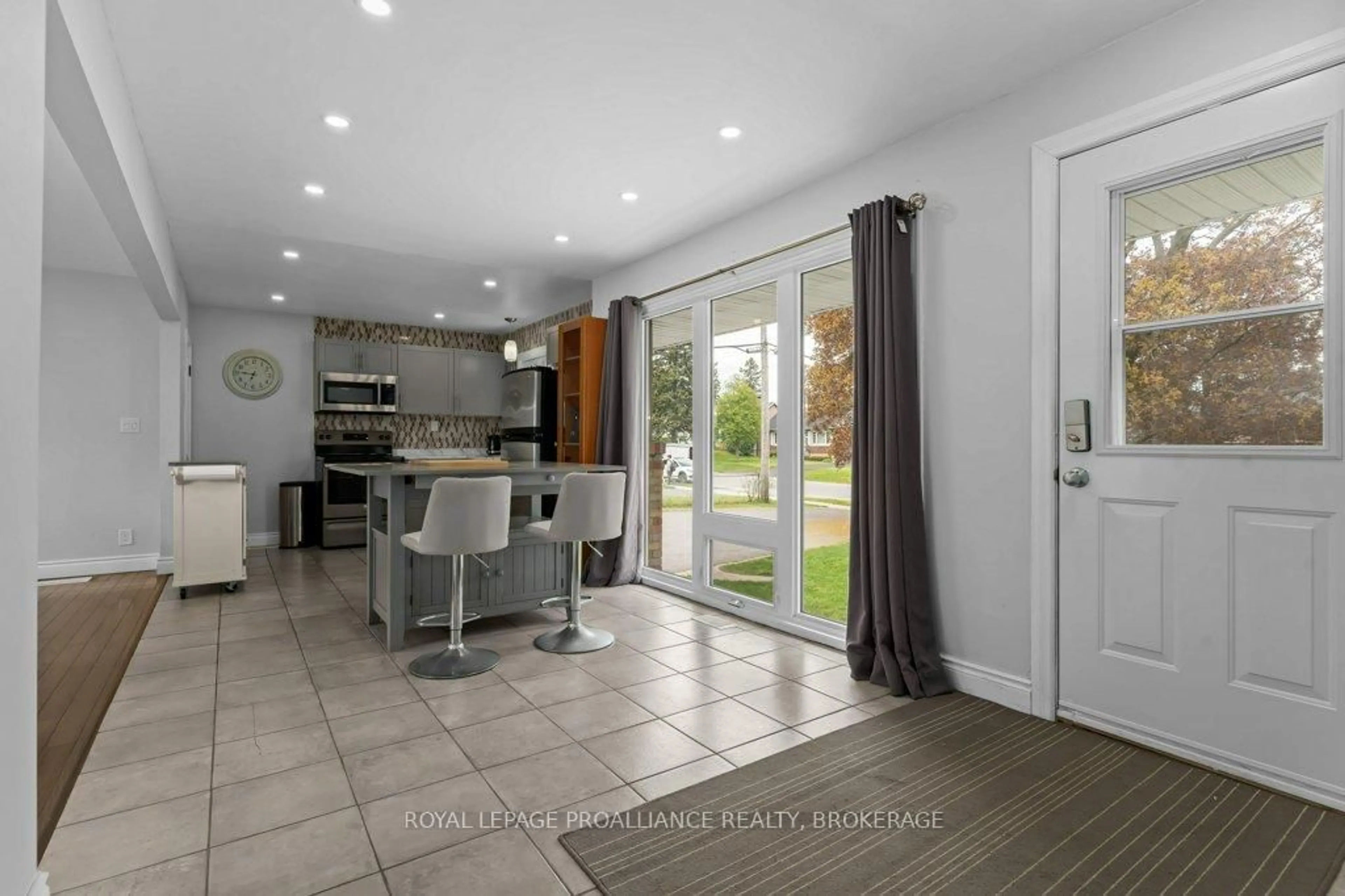 Open concept kitchen, ceramic/tile floor for 168 Avenue Rd, Kingston Ontario K7M 1C5