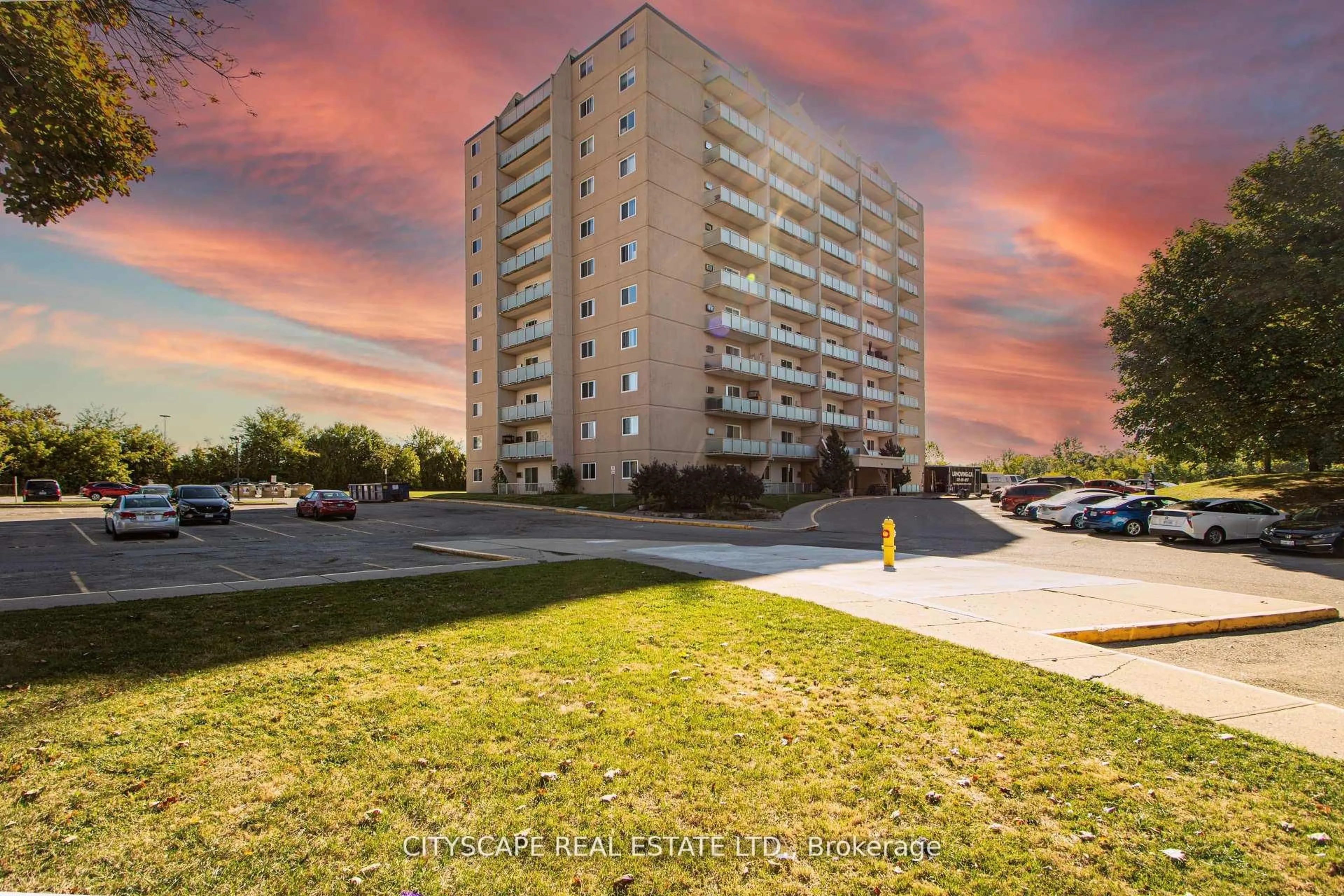 A pic from outside/outdoor area/front of a property/back of a property/a pic from drone, building for 573 Mornington Ave #1008, London East Ontario N5Y 4T9