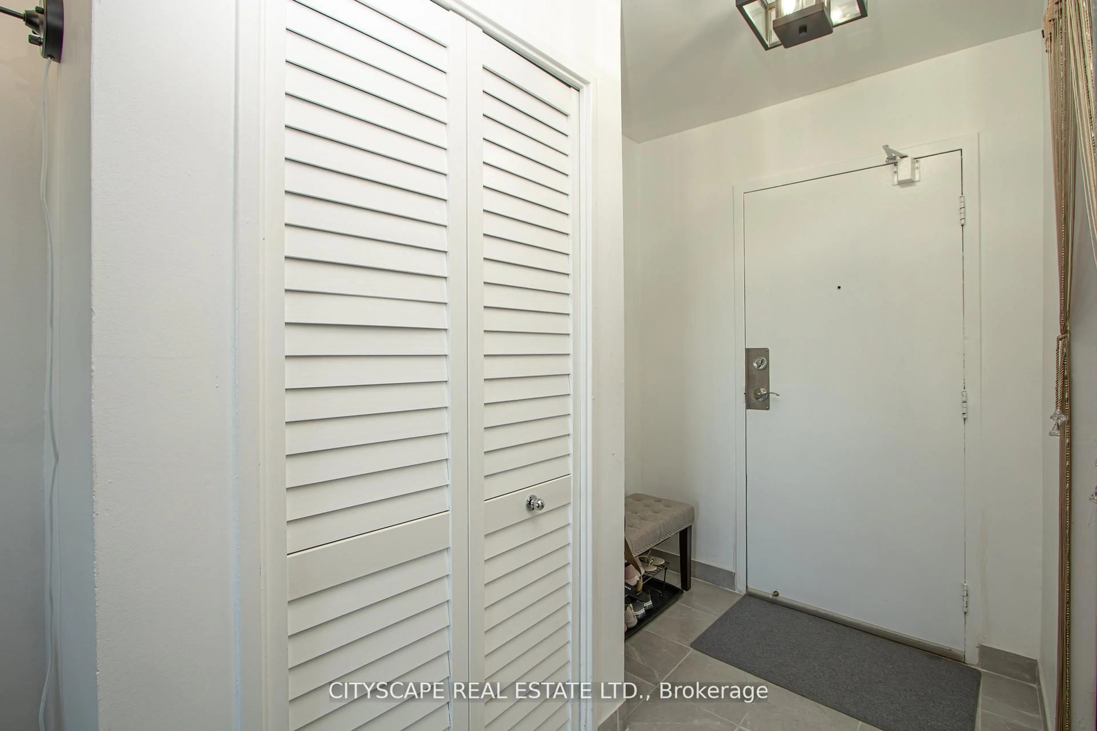 Indoor entryway for 573 Mornington Ave #1008, London East Ontario N5Y 4T9