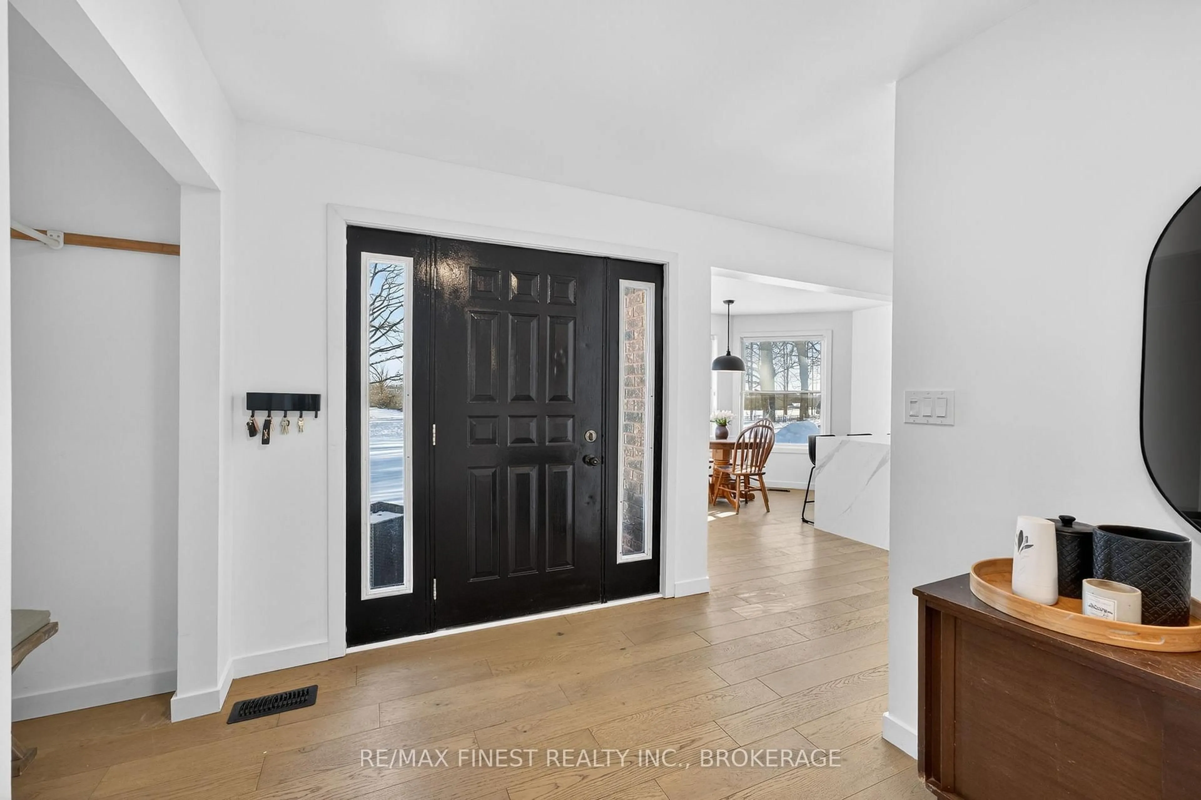 Indoor entryway for 2055 Switzerville Rd, Loyalist Ontario K7R 3K9