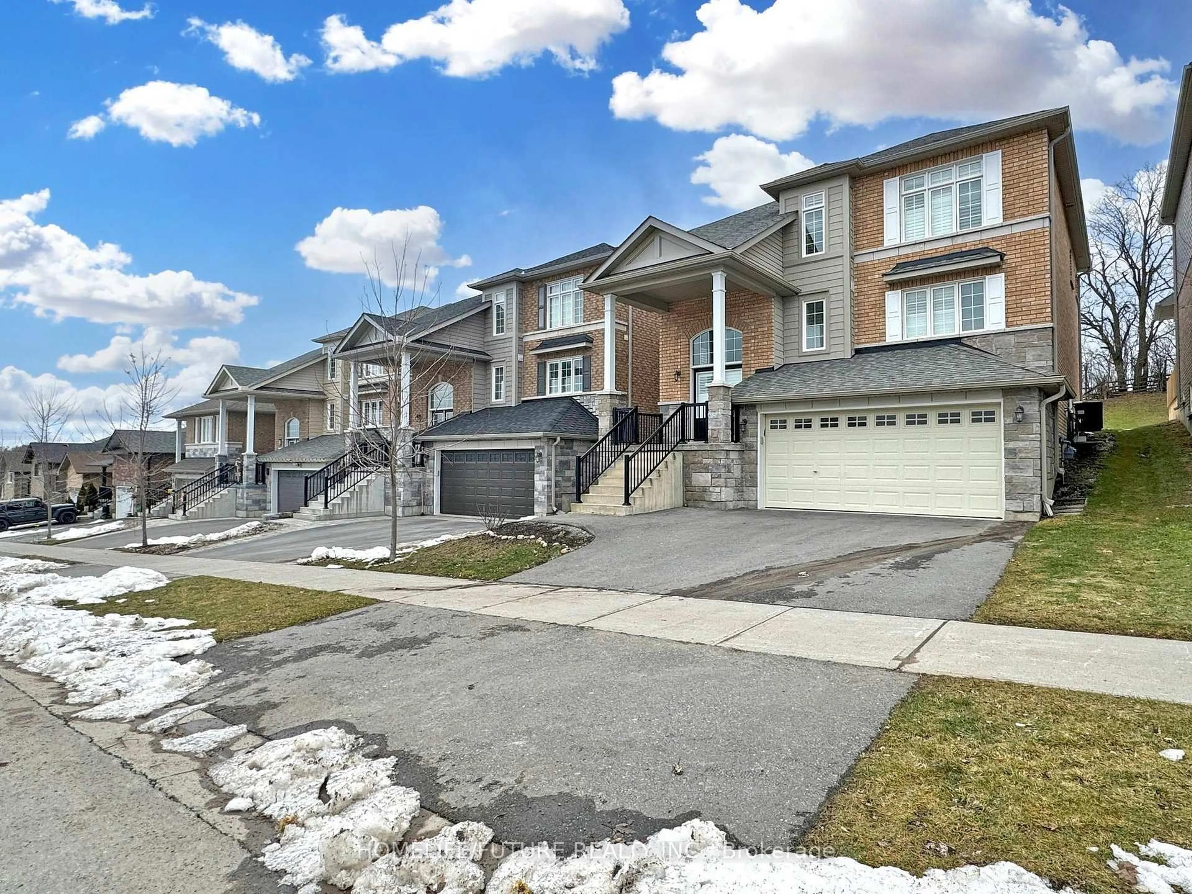 A pic from outside/outdoor area/front of a property/back of a property/a pic from drone, street for 526 Joslin St, Peterborough Ontario K9J 0H9