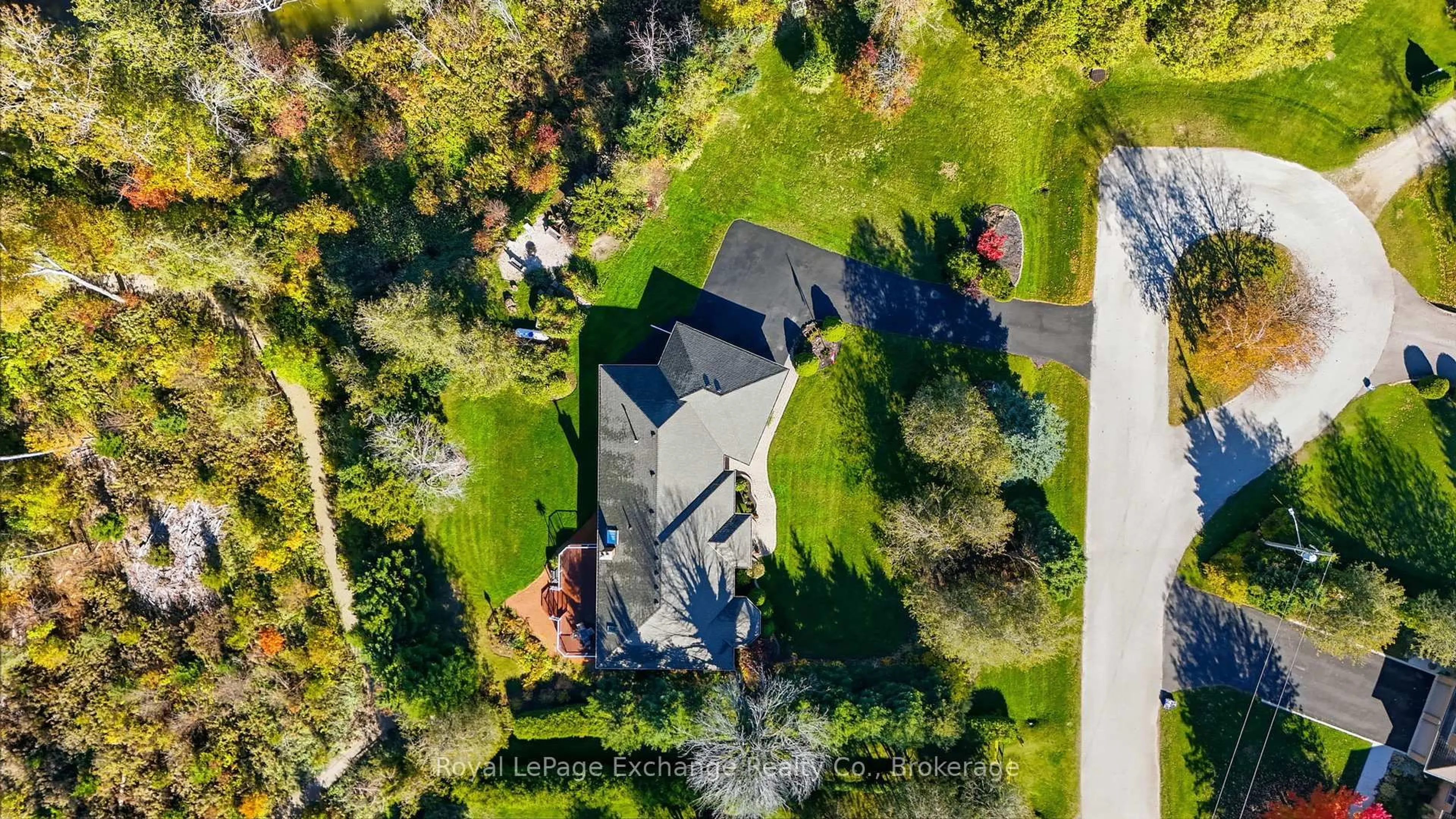 A pic from outside/outdoor area/front of a property/back of a property/a pic from drone, street for 115 Deerhurst Dr, Huron-Kinloss Ontario N2Z 2X3
