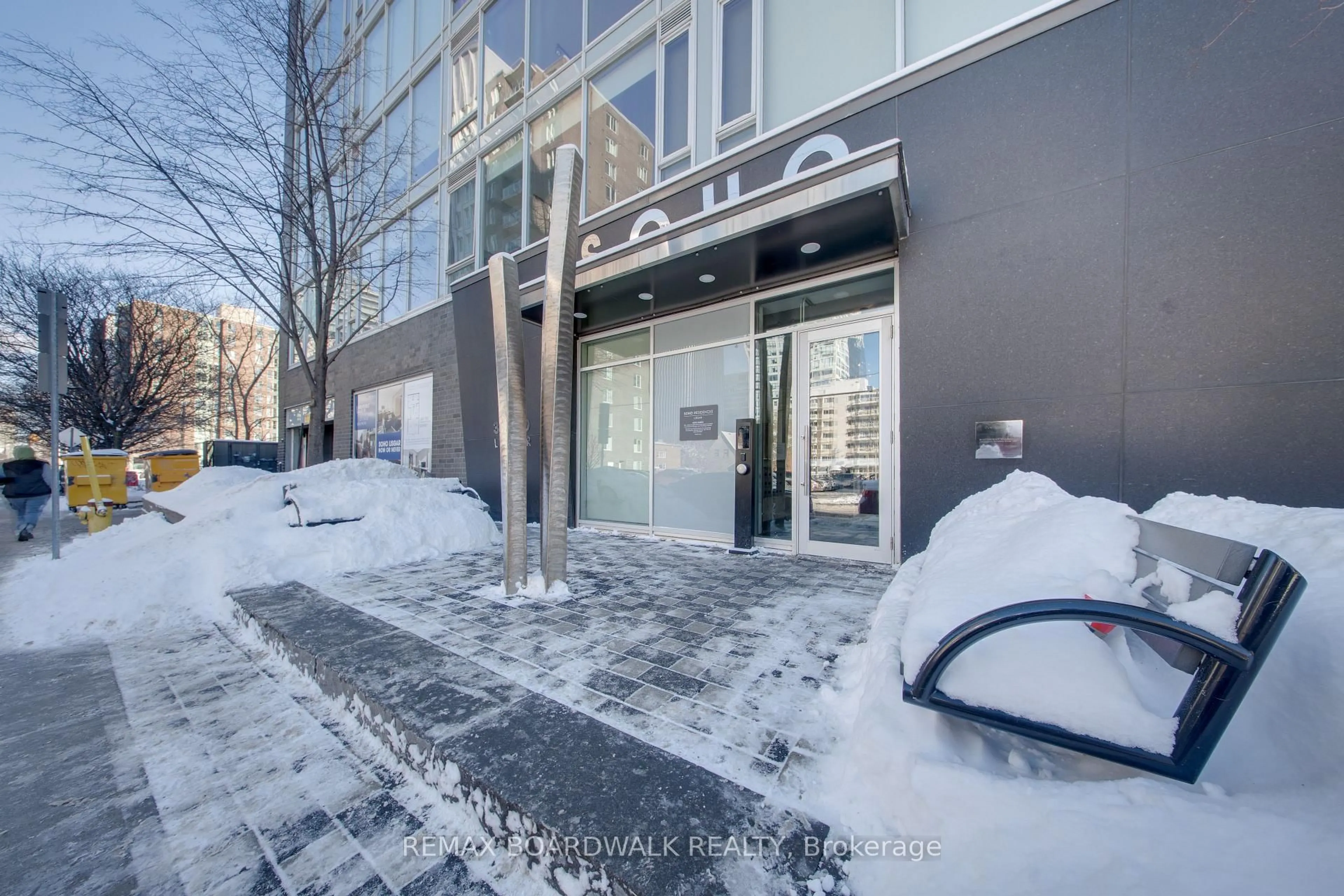Patio, building for 300 LISGAR St #803, Ottawa Ontario K2P 0E2