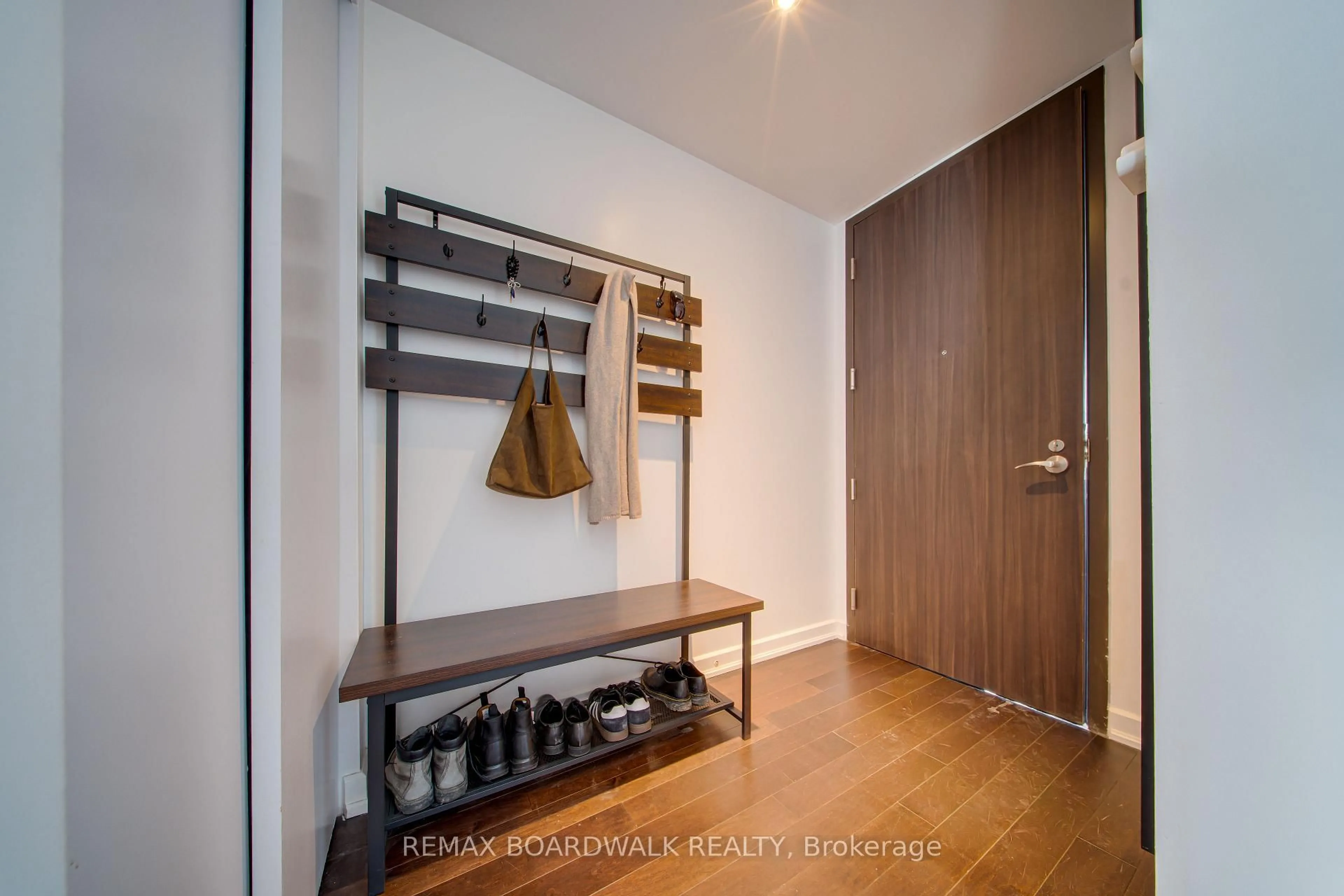 Indoor entryway for 300 LISGAR St #803, Ottawa Ontario K2P 0E2