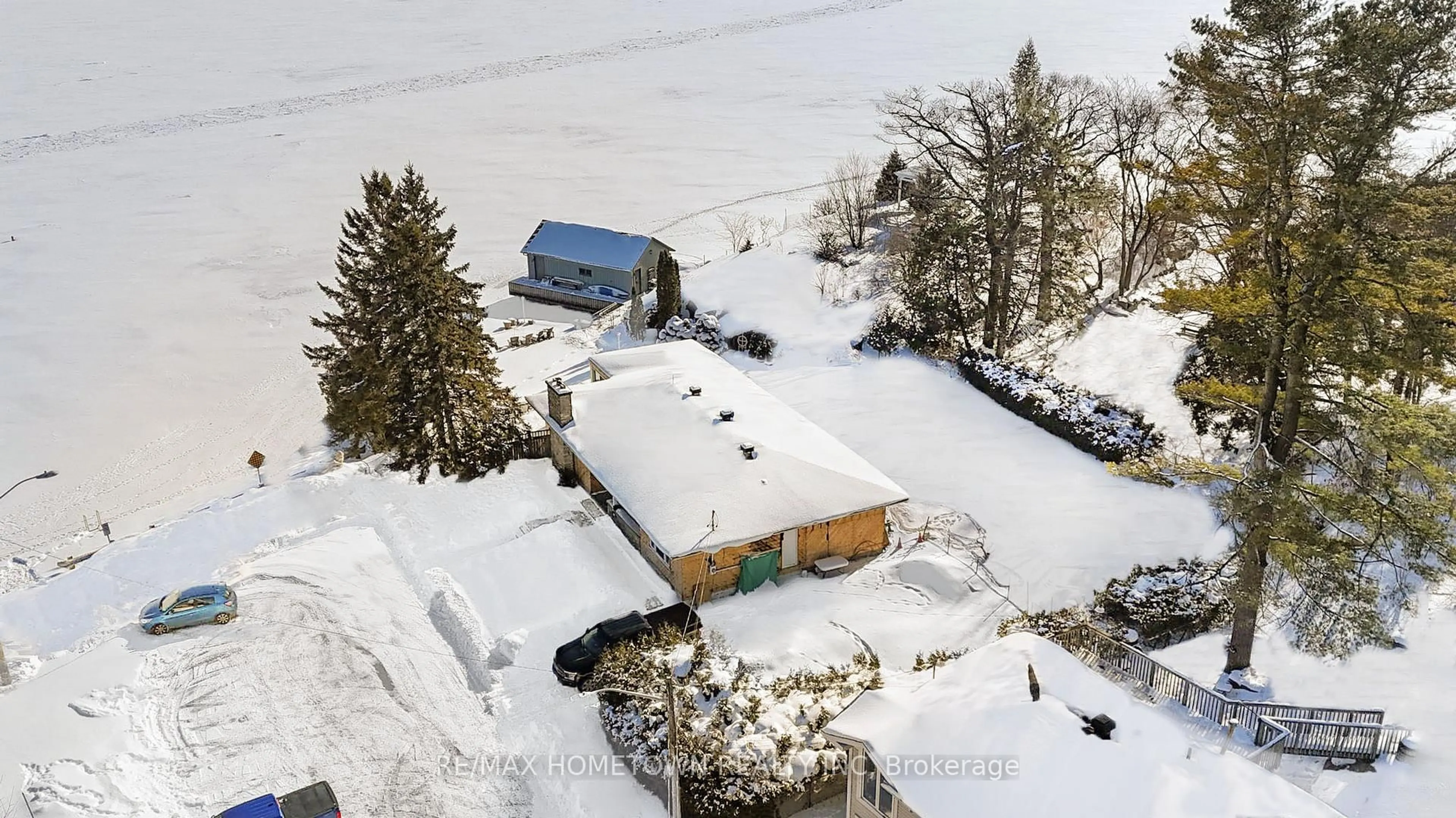 A pic from outside/outdoor area/front of a property/back of a property/a pic from drone, street for 14 Thomas St, Brockville Ontario K6V 5L1