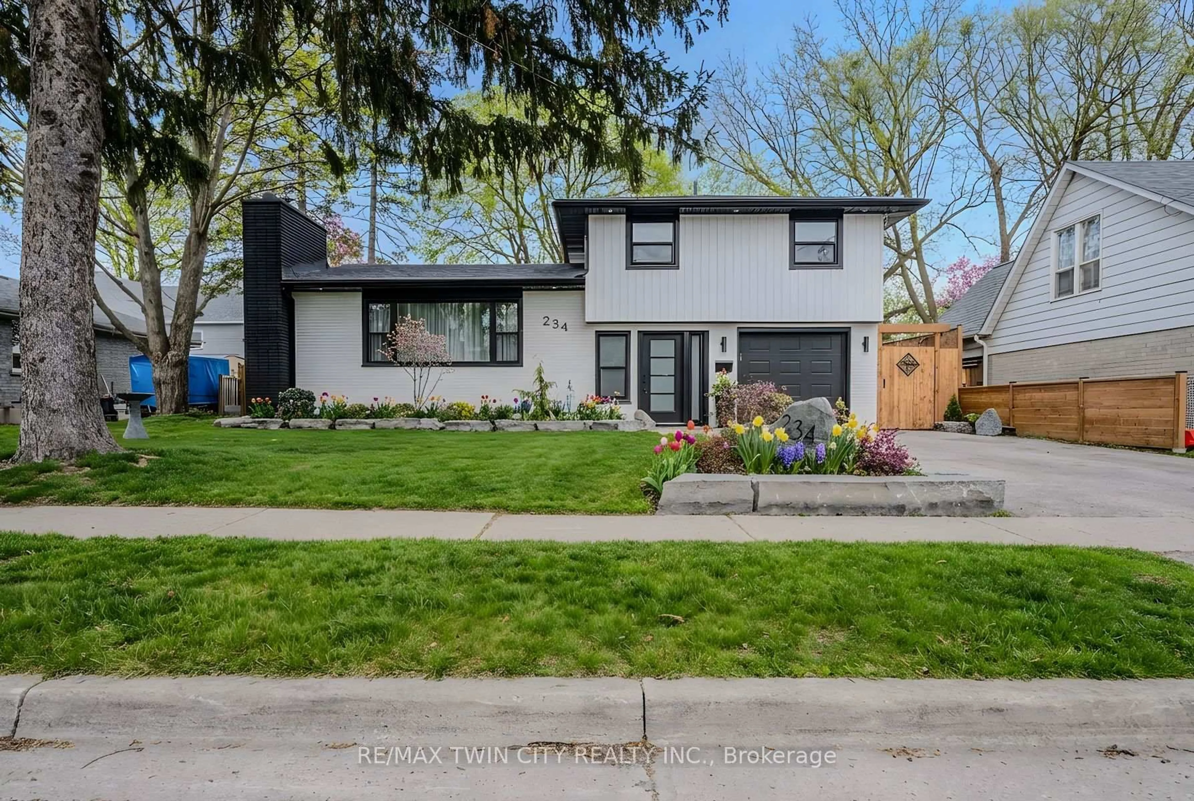 Home with brick exterior material, street for 234 GRAND St, Brantford Ontario N3R 4C4