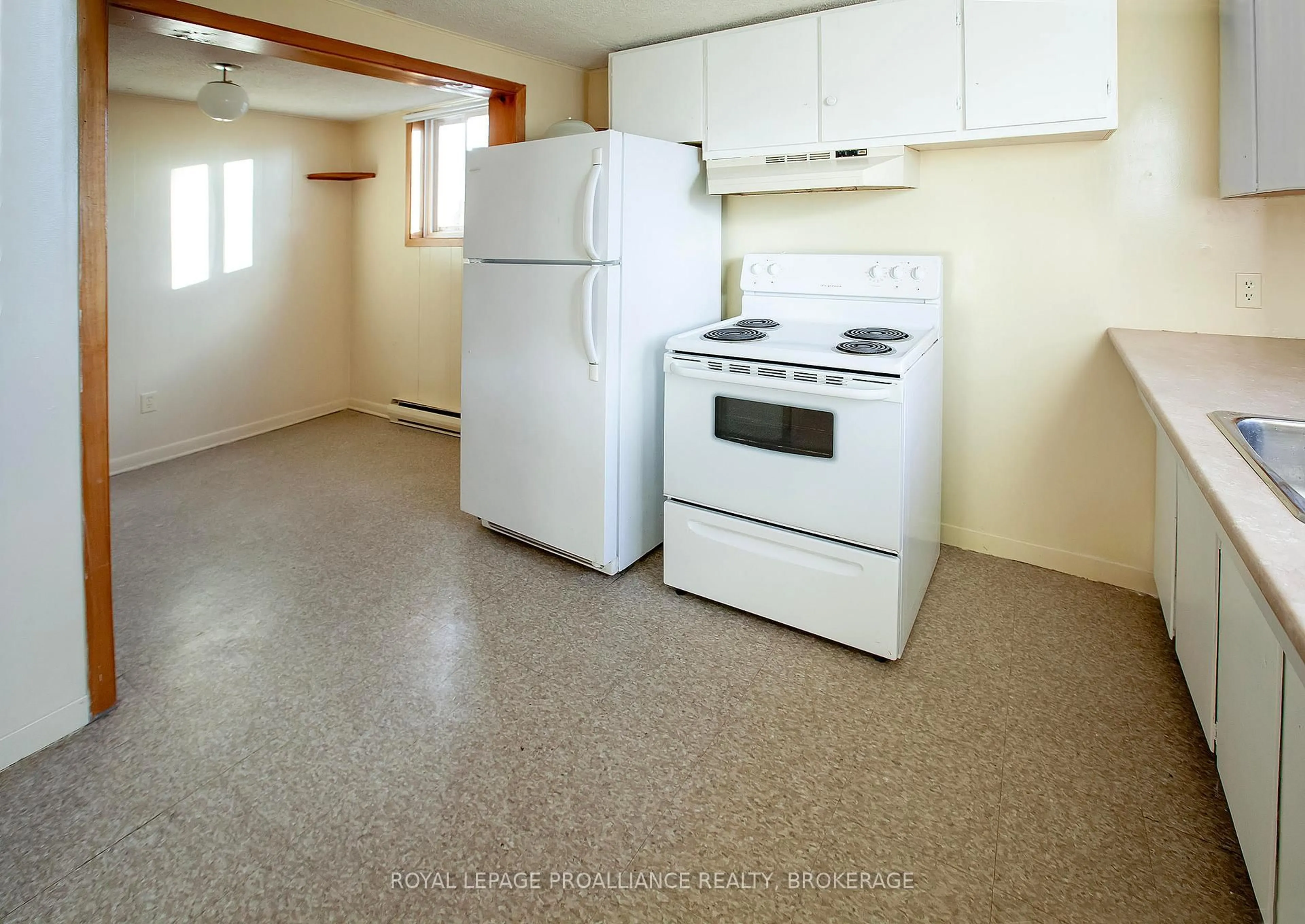 Standard kitchen, unknown for 92 Gardiner St, Kingston Ontario K7M 1A7