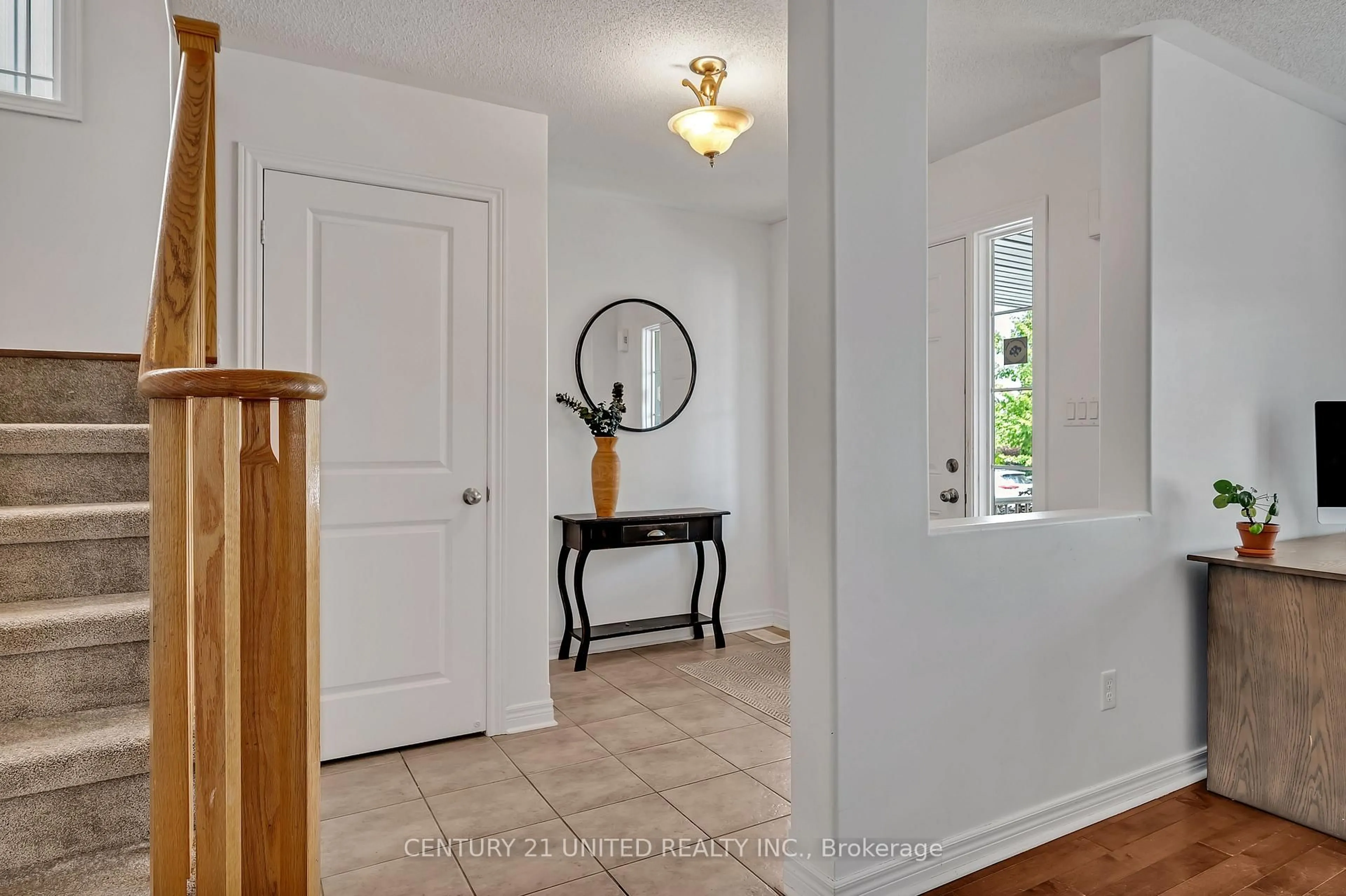 Indoor entryway for 194 Bowen Dr, Peterborough Ontario K9H 0B9
