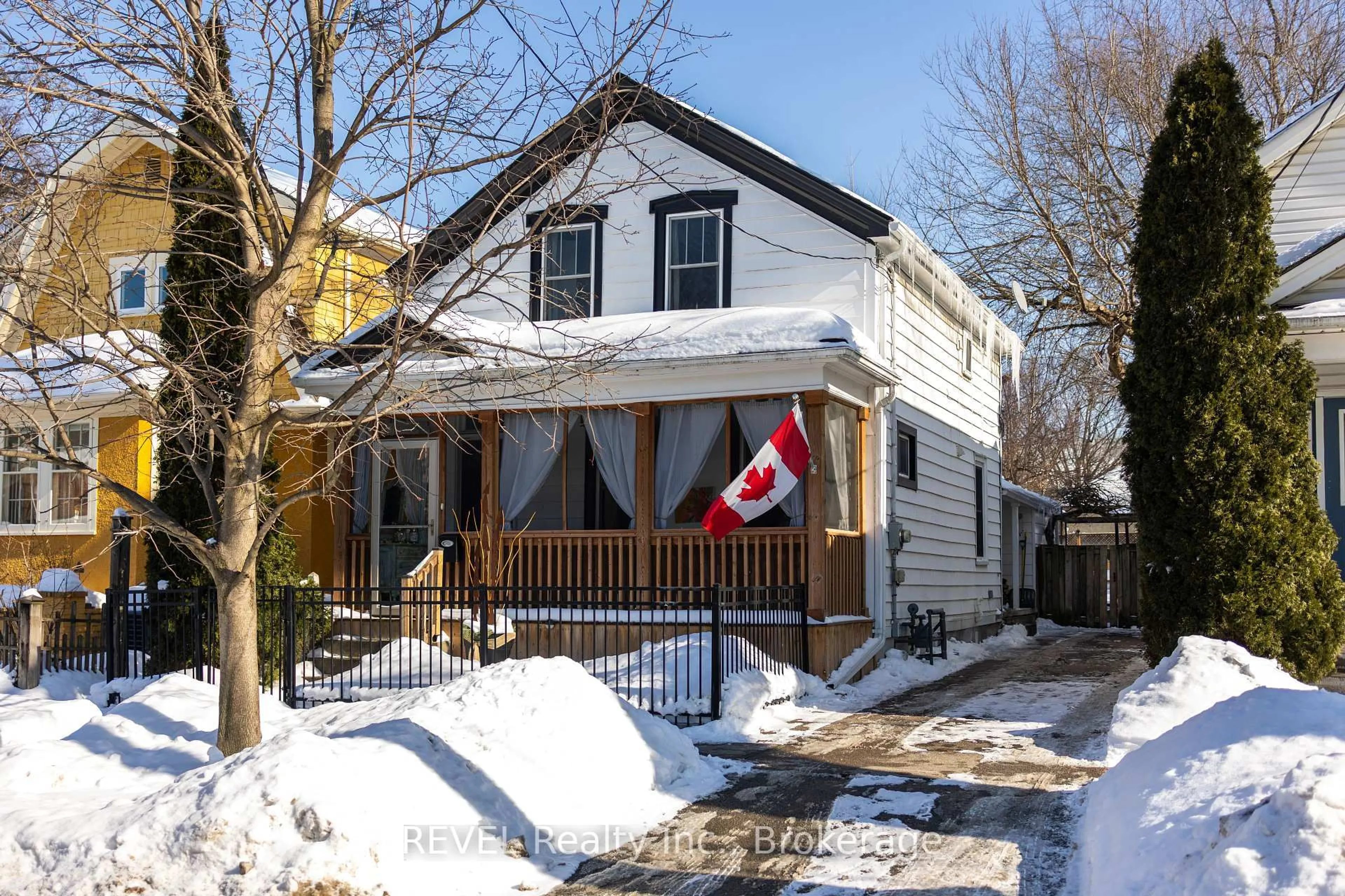 Unknown for 16 York St, St. Catharines Ontario L2R 6B8
