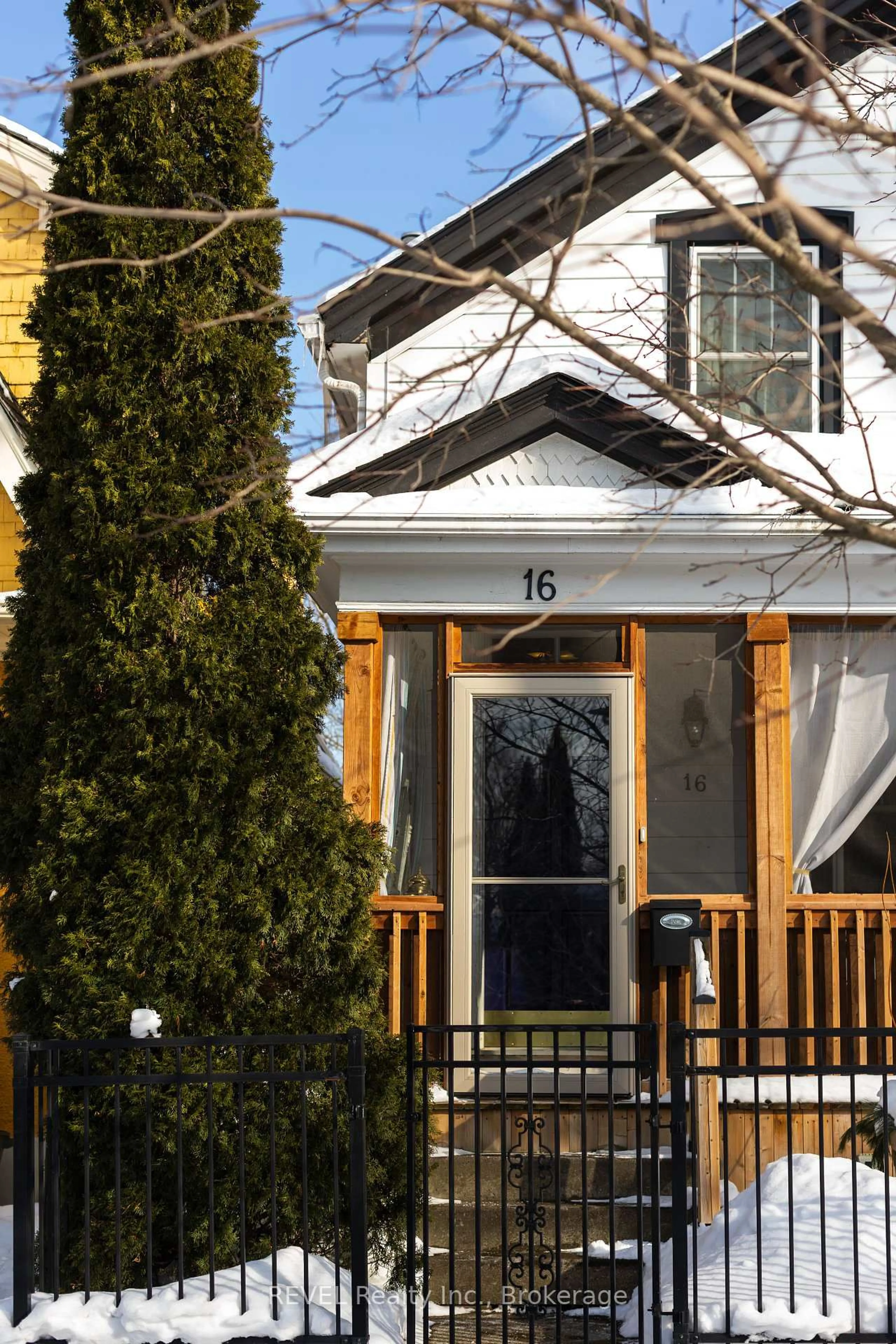 Unknown for 16 York St, St. Catharines Ontario L2R 6B8