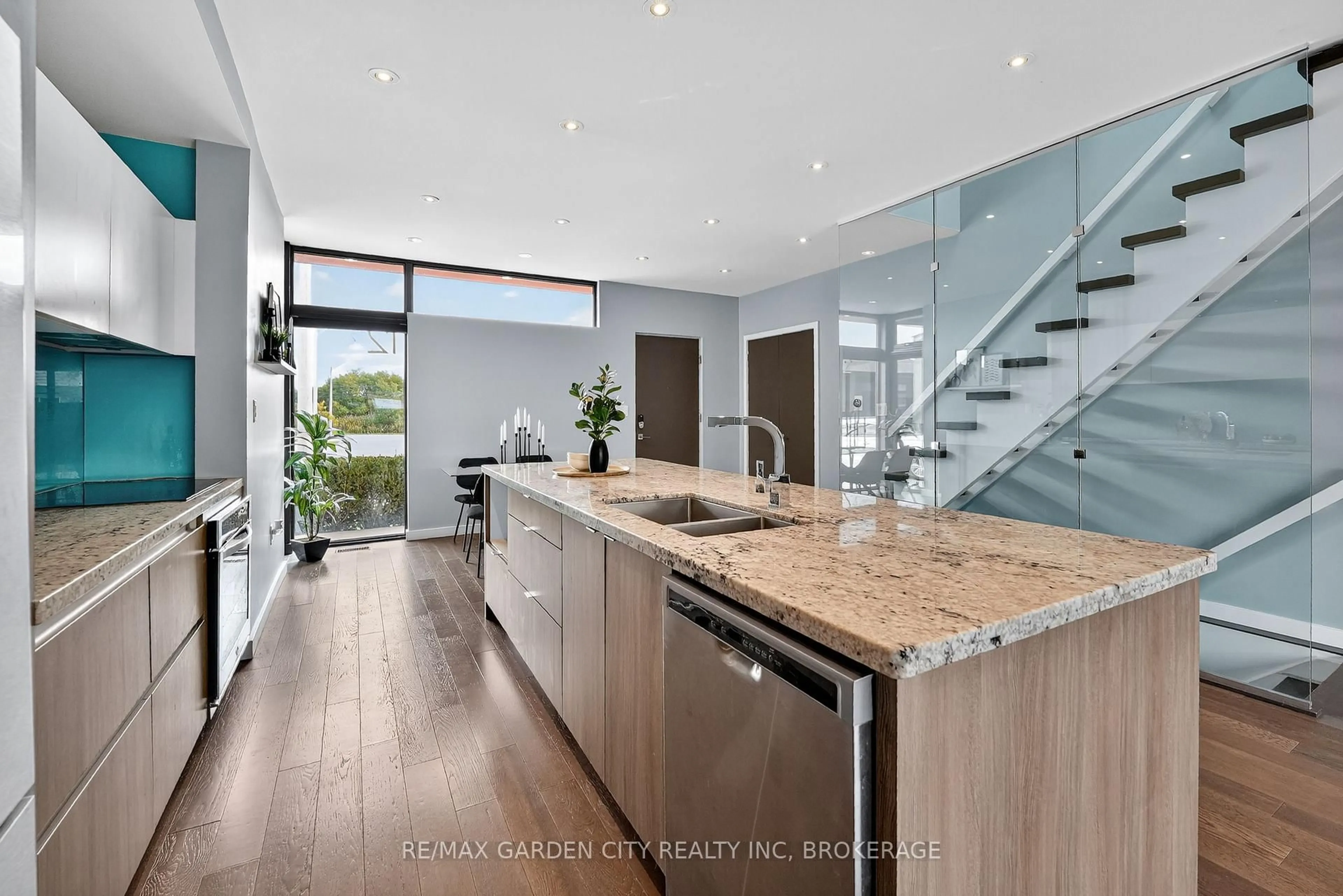 Contemporary kitchen, unknown for 12 1/2 BEAMER Crt, Thorold Ontario L2V 0C9