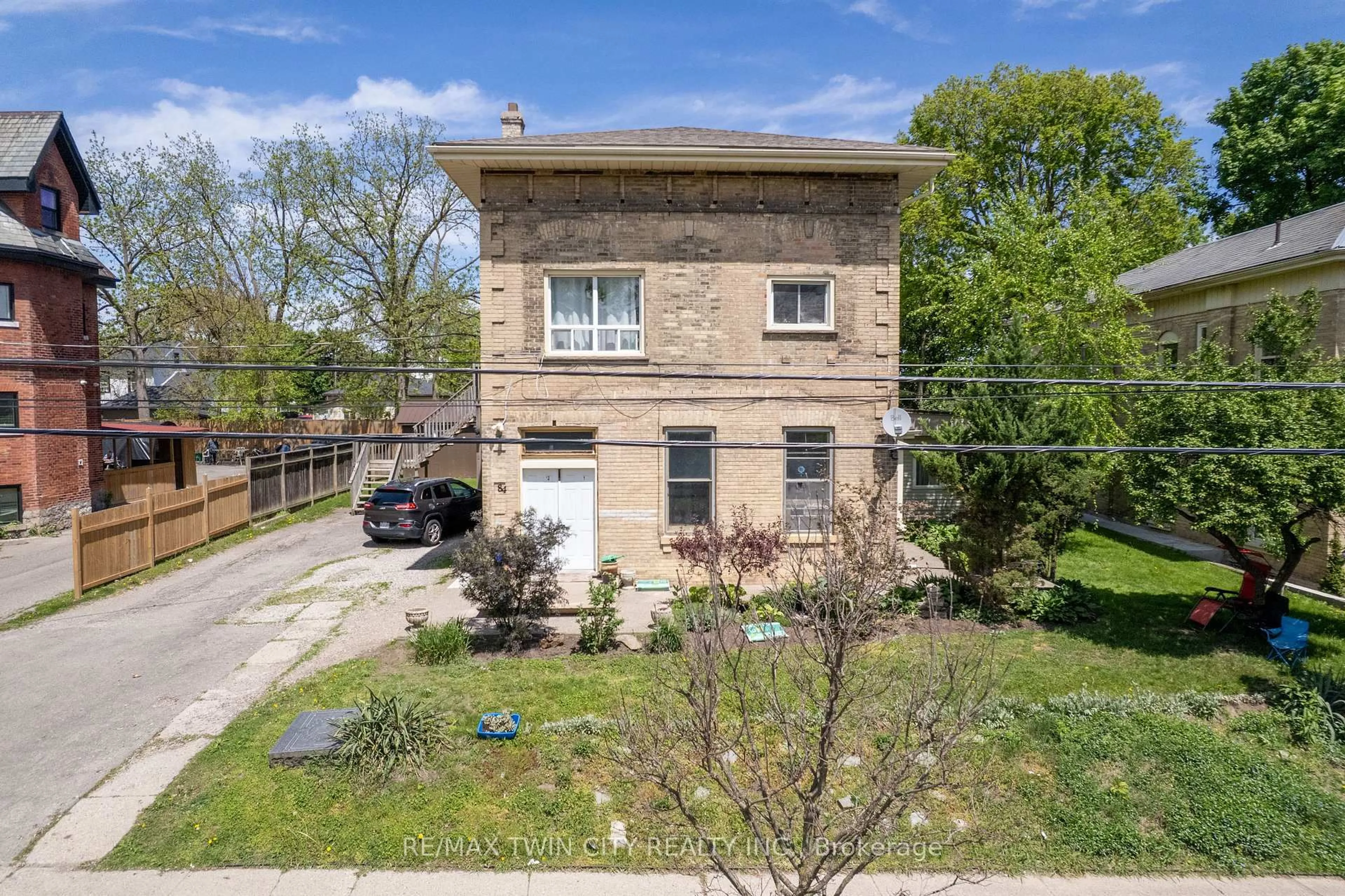 A pic from outside/outdoor area/front of a property/back of a property/a pic from drone, street for 84 sheridan St, Brantford Ontario N3T 2R4