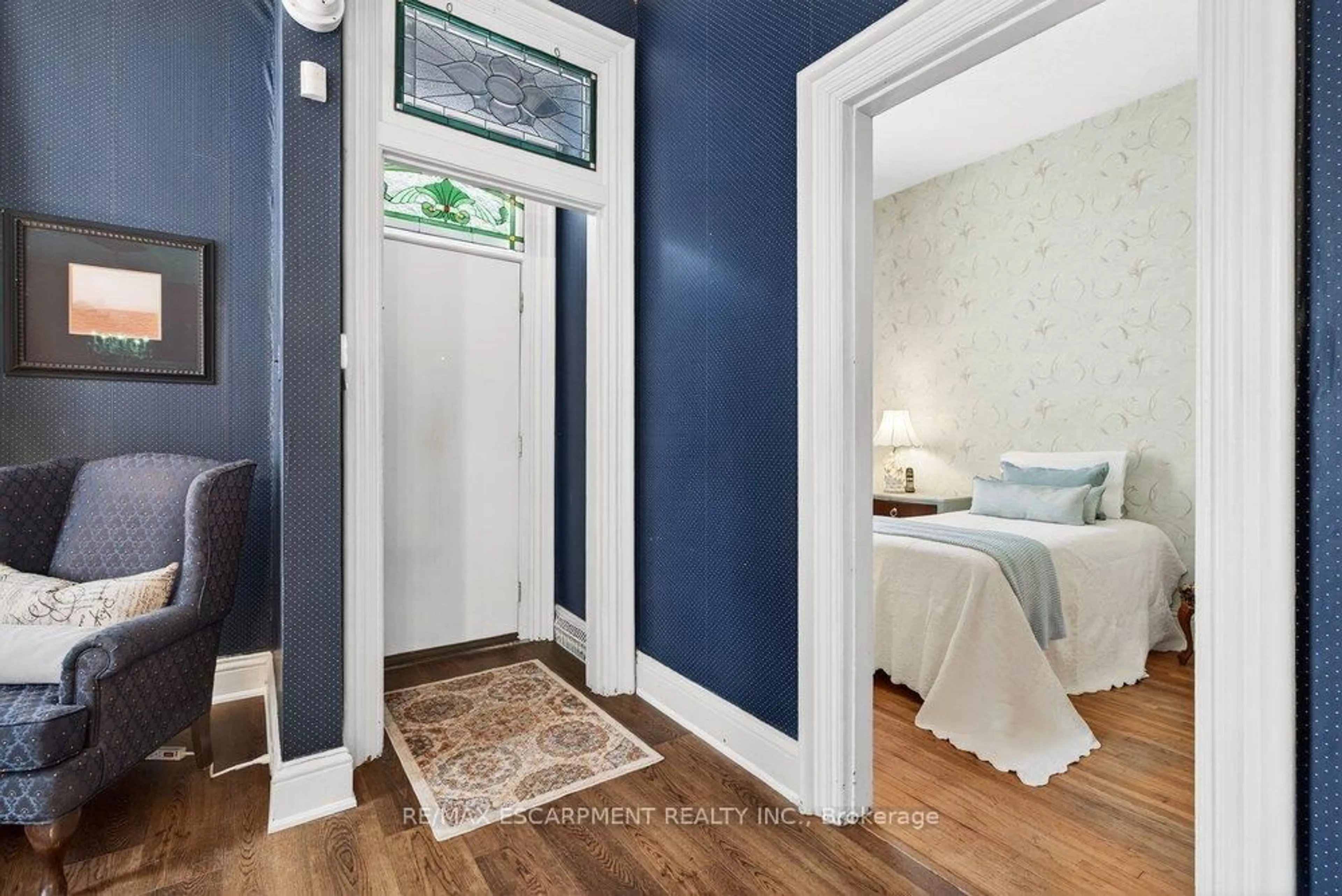 Indoor entryway for 139 Queen St, Hamilton Ontario L8P 3S3