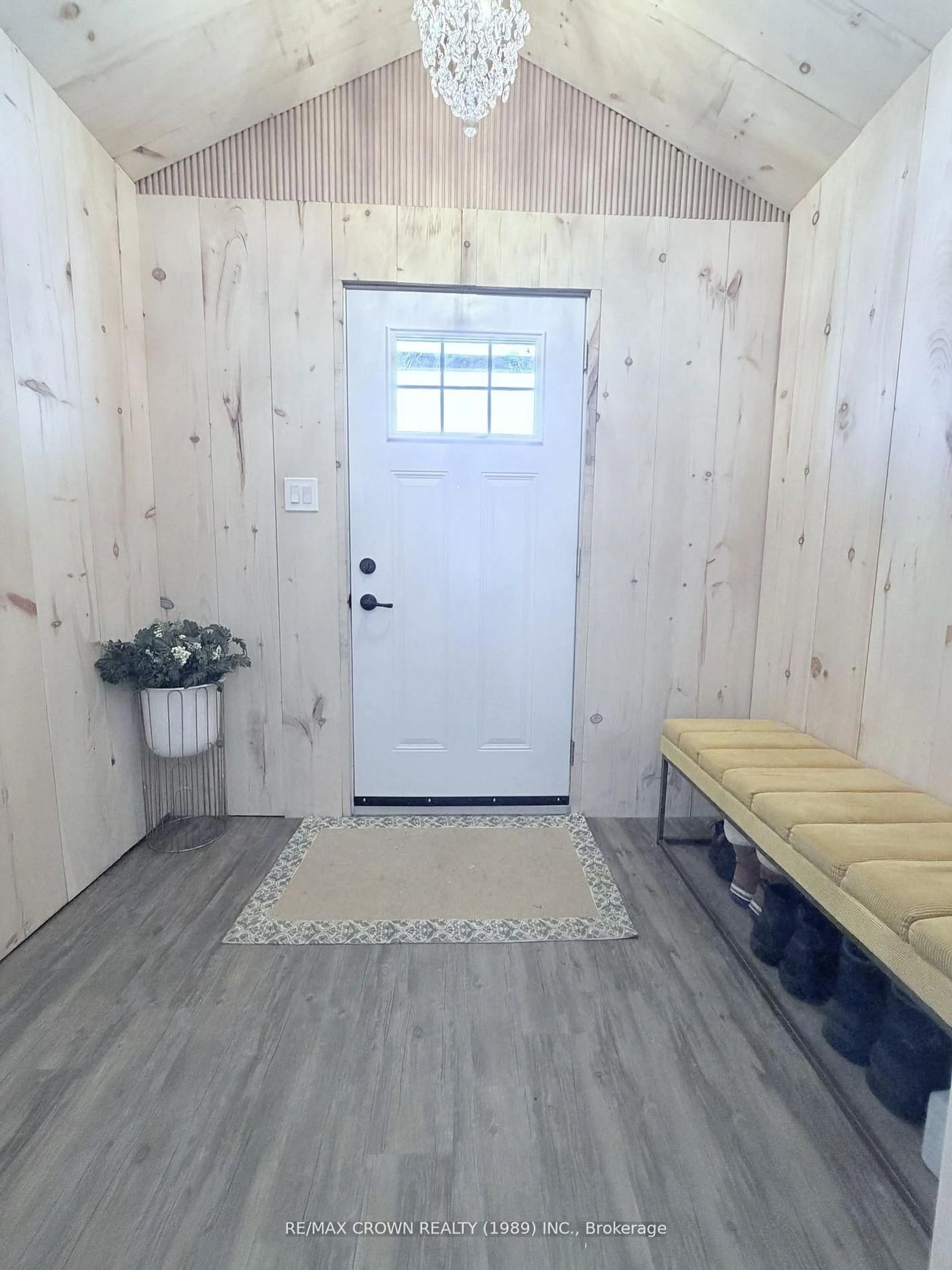 Indoor entryway for 156 Main St, Sundridge Ontario P0A 1Z0