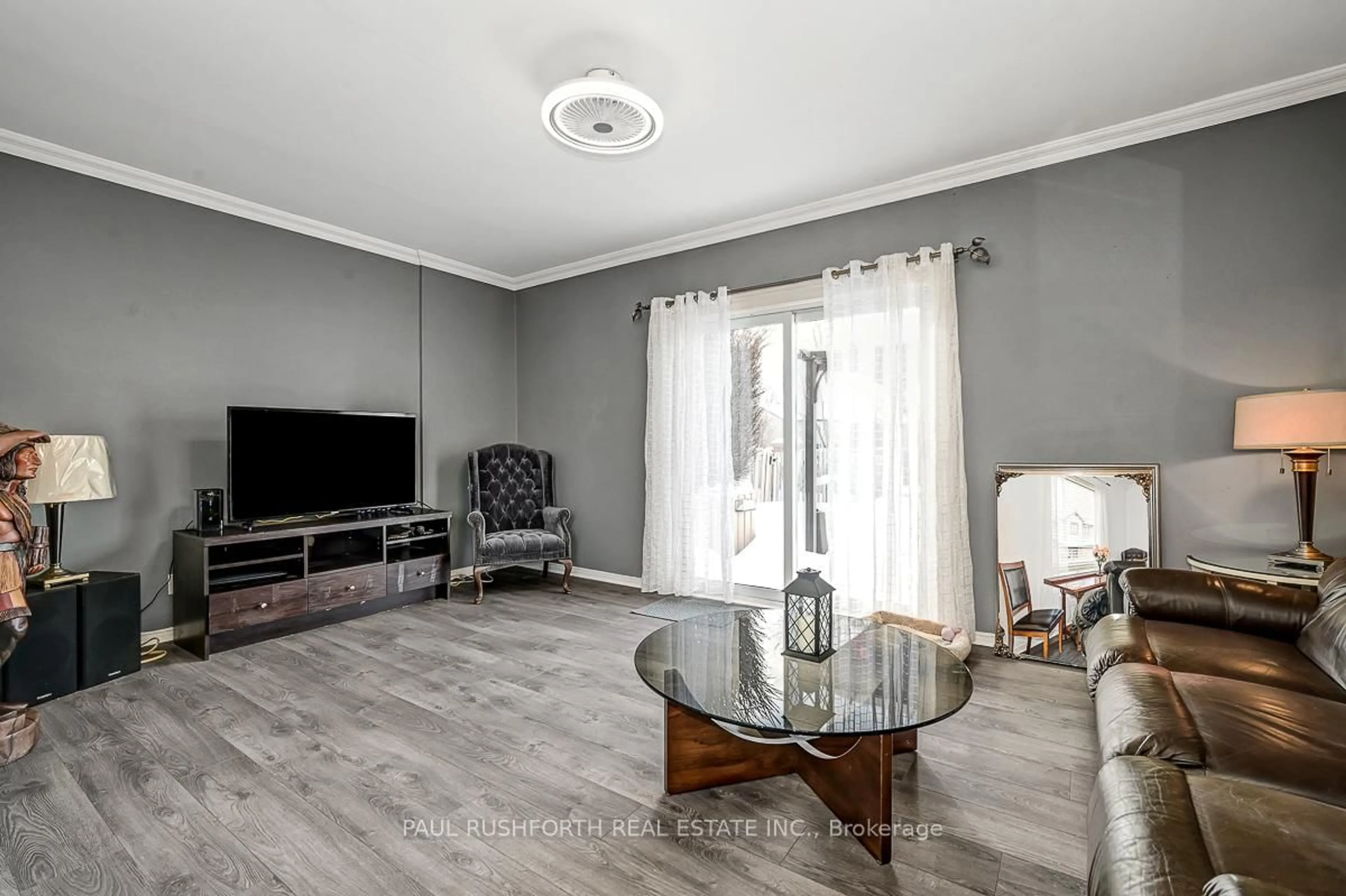 Living room with furniture, unknown for 6475 Colony Sq, Orleans Ontario K1C 3E1