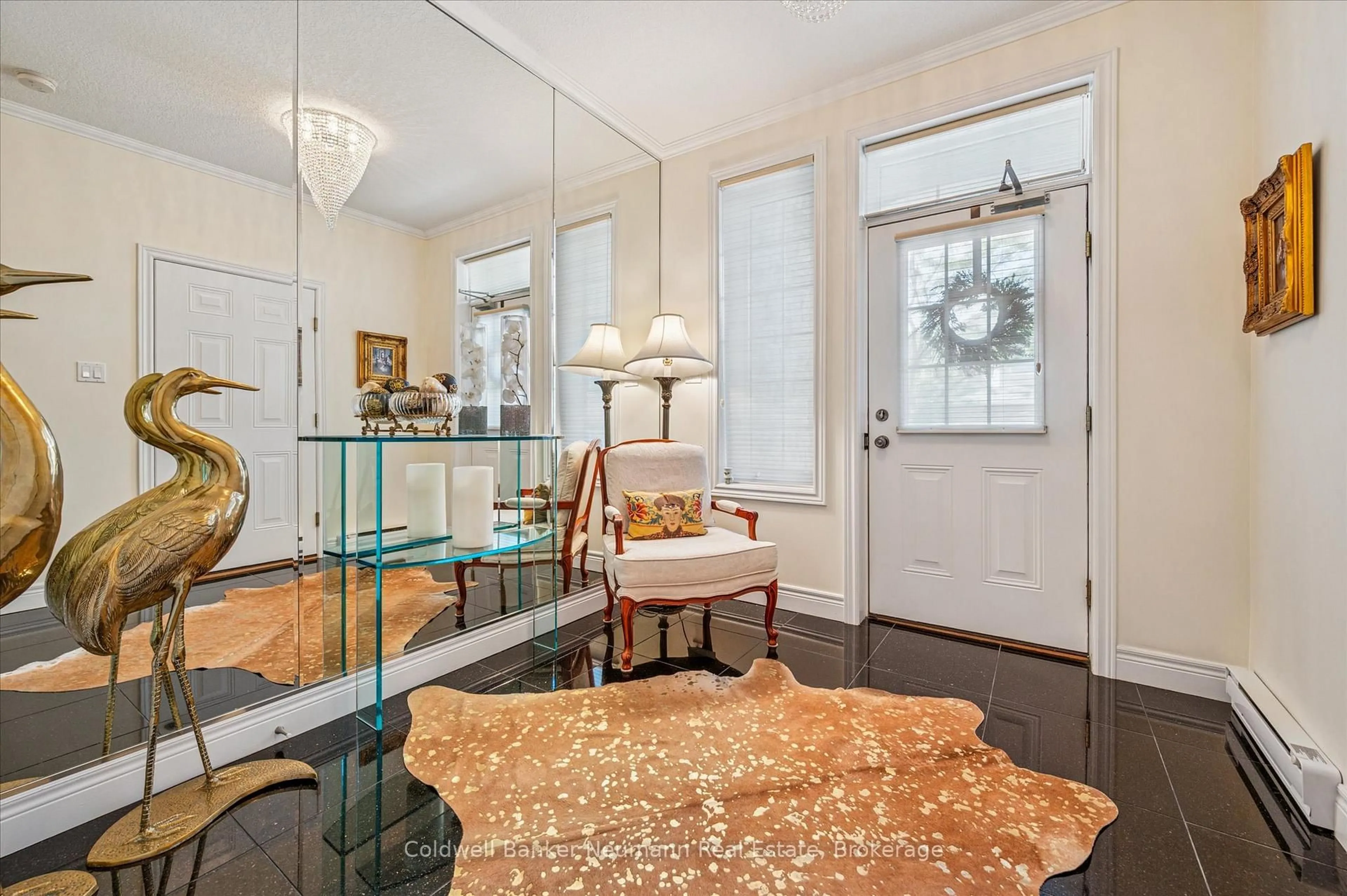 Indoor foyer for 255 Summerfield Dr #20, Guelph Ontario N1L 0E1