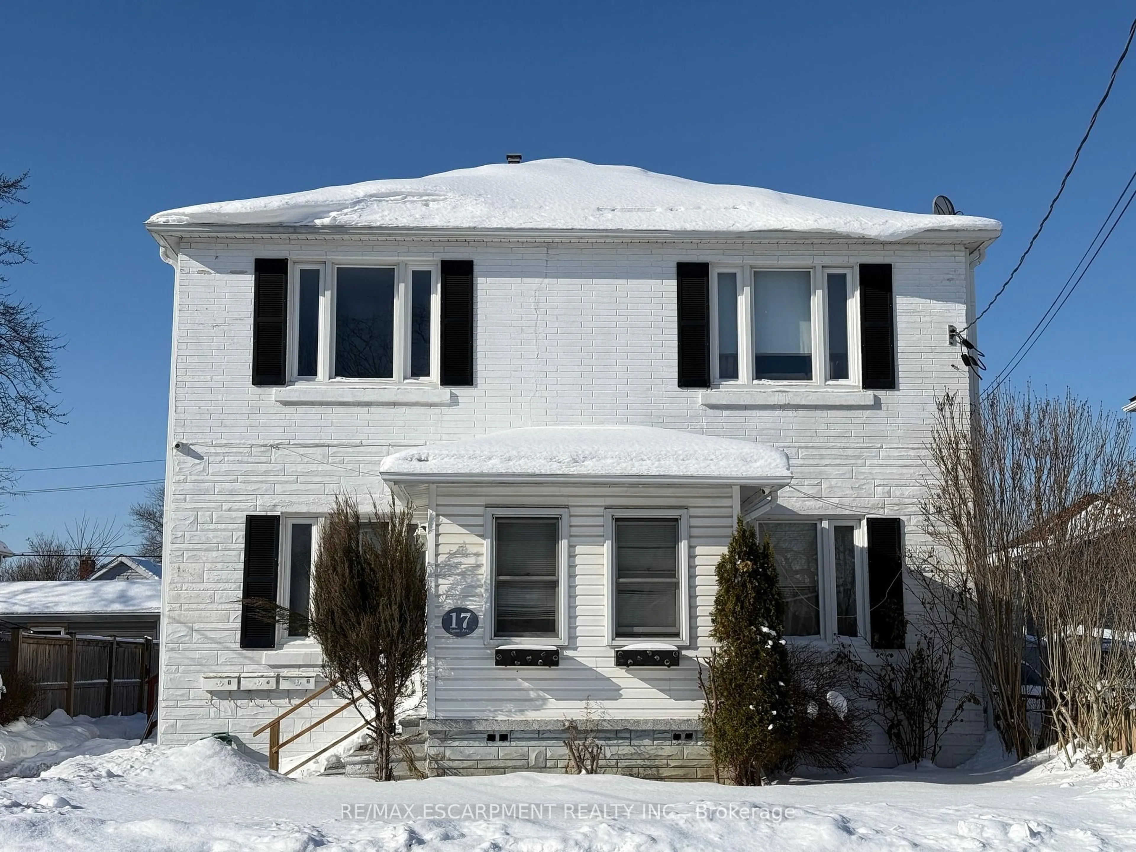 Home with brick exterior material, building for 17 Lyons Ave, Welland Ontario L3B 1L8