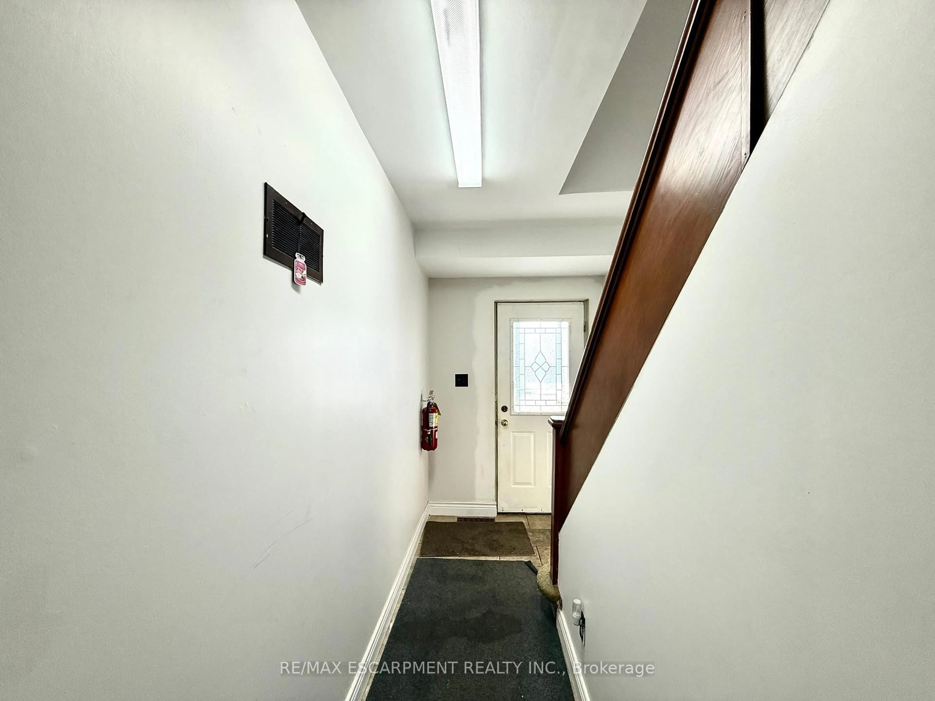 Unknown for 17 Lyons Ave, Welland Ontario L3B 1L8