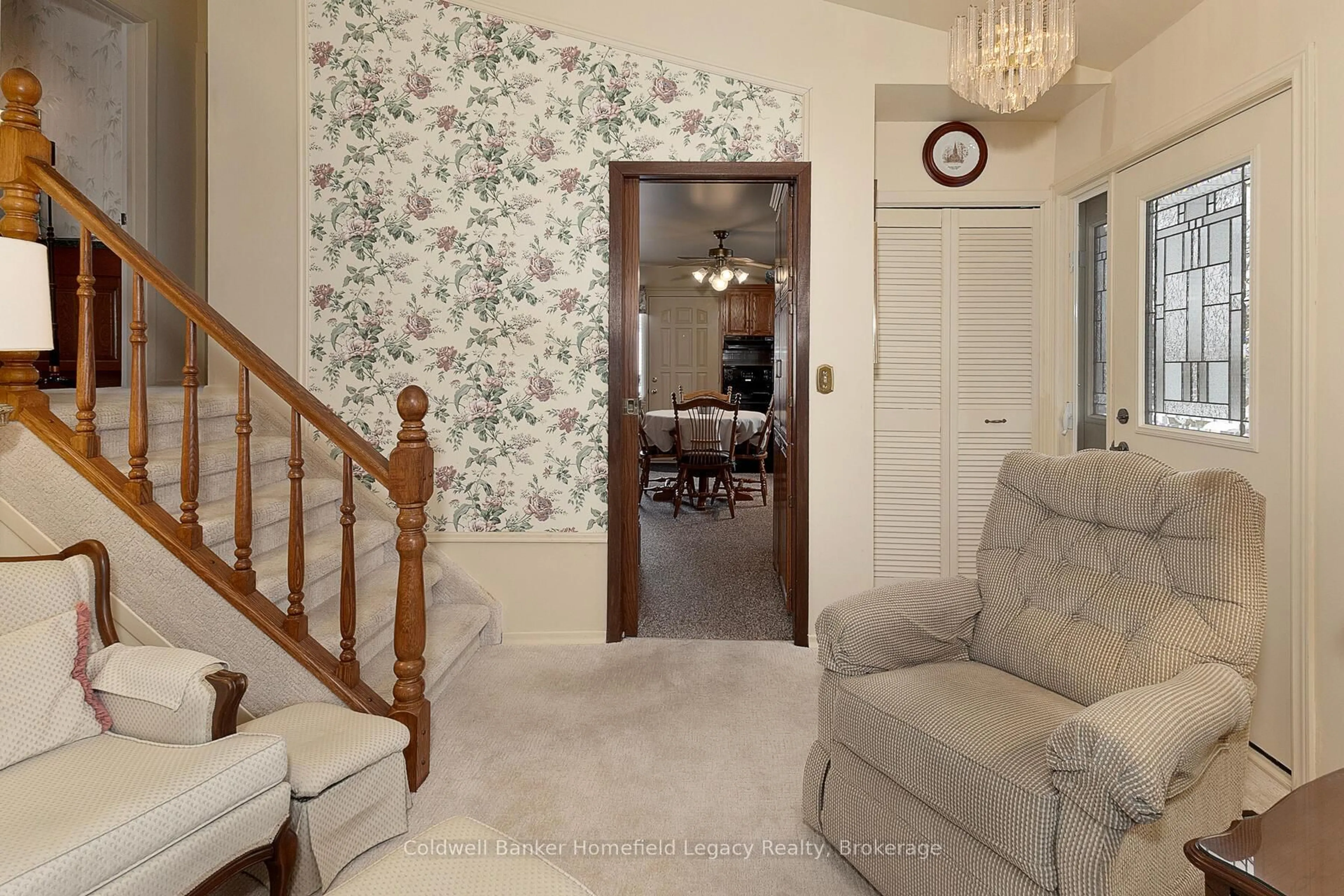 Indoor foyer for 94 William St, St. Marys Ontario N4X 1B8