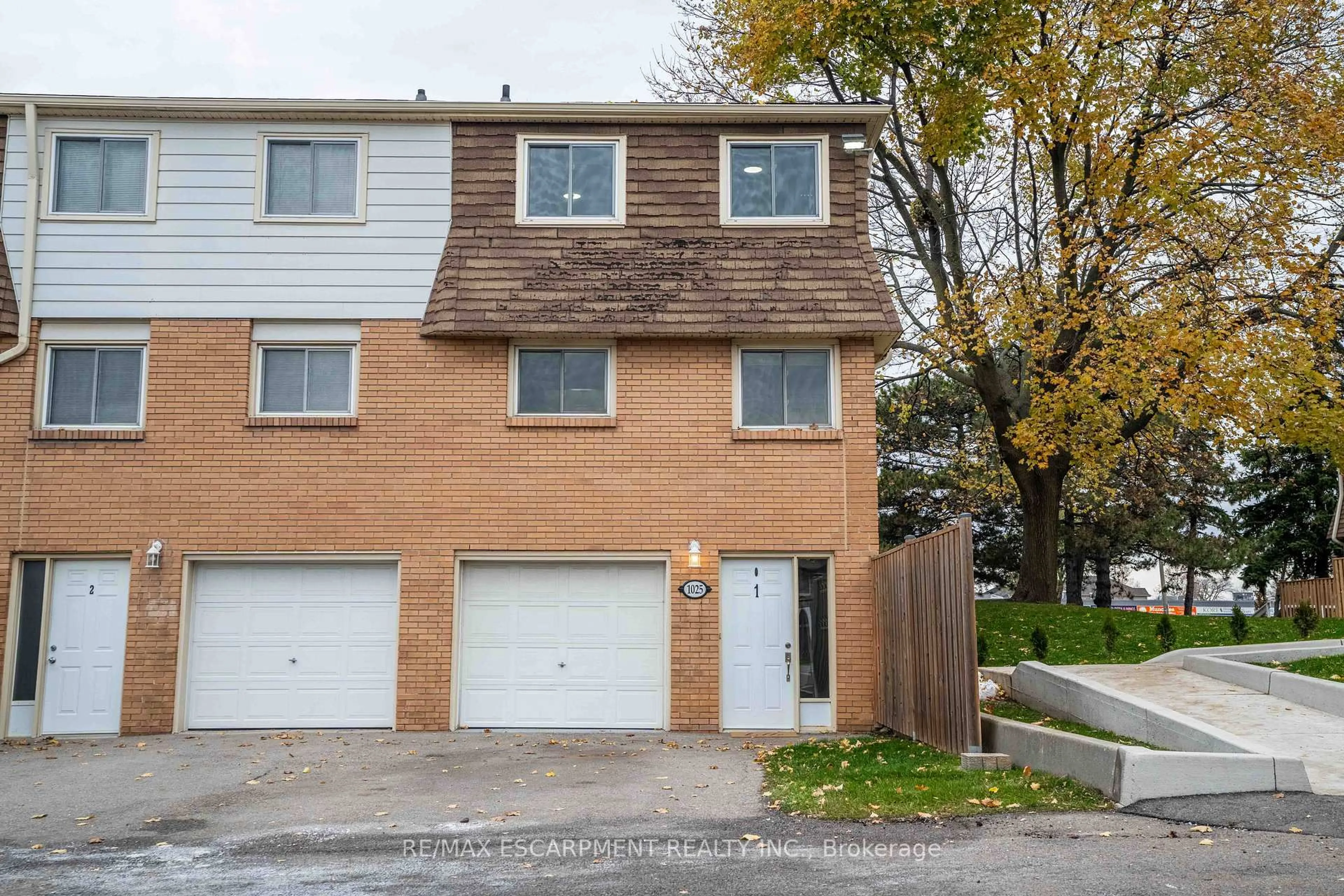 Unknown for 1025 Upper Gage Ave #1, Hamilton Ontario L8V 4L2