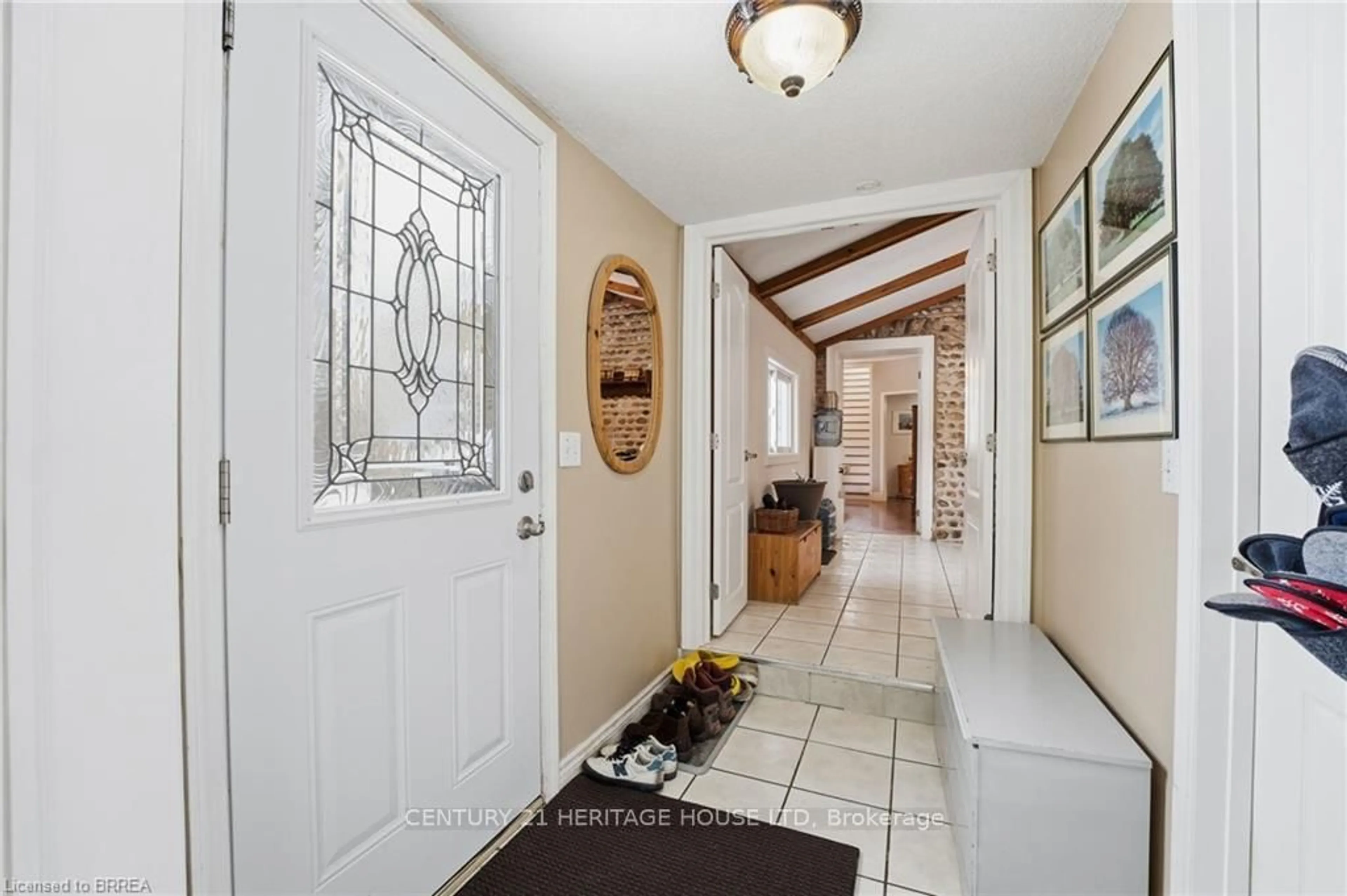 Indoor entryway for 899 Keg Lane, Brant Ontario N3L 3E2