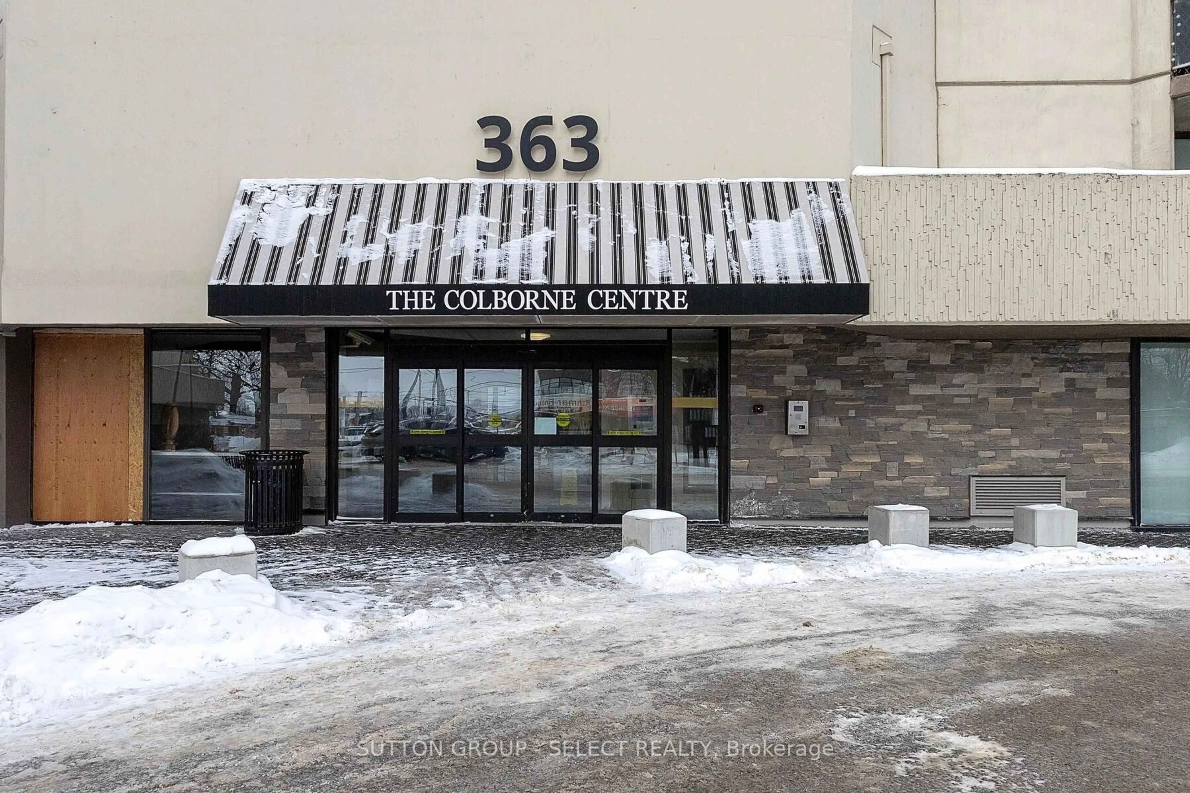 Indoor foyer for 363 Colborne St #304, London East Ontario N6B 3N3