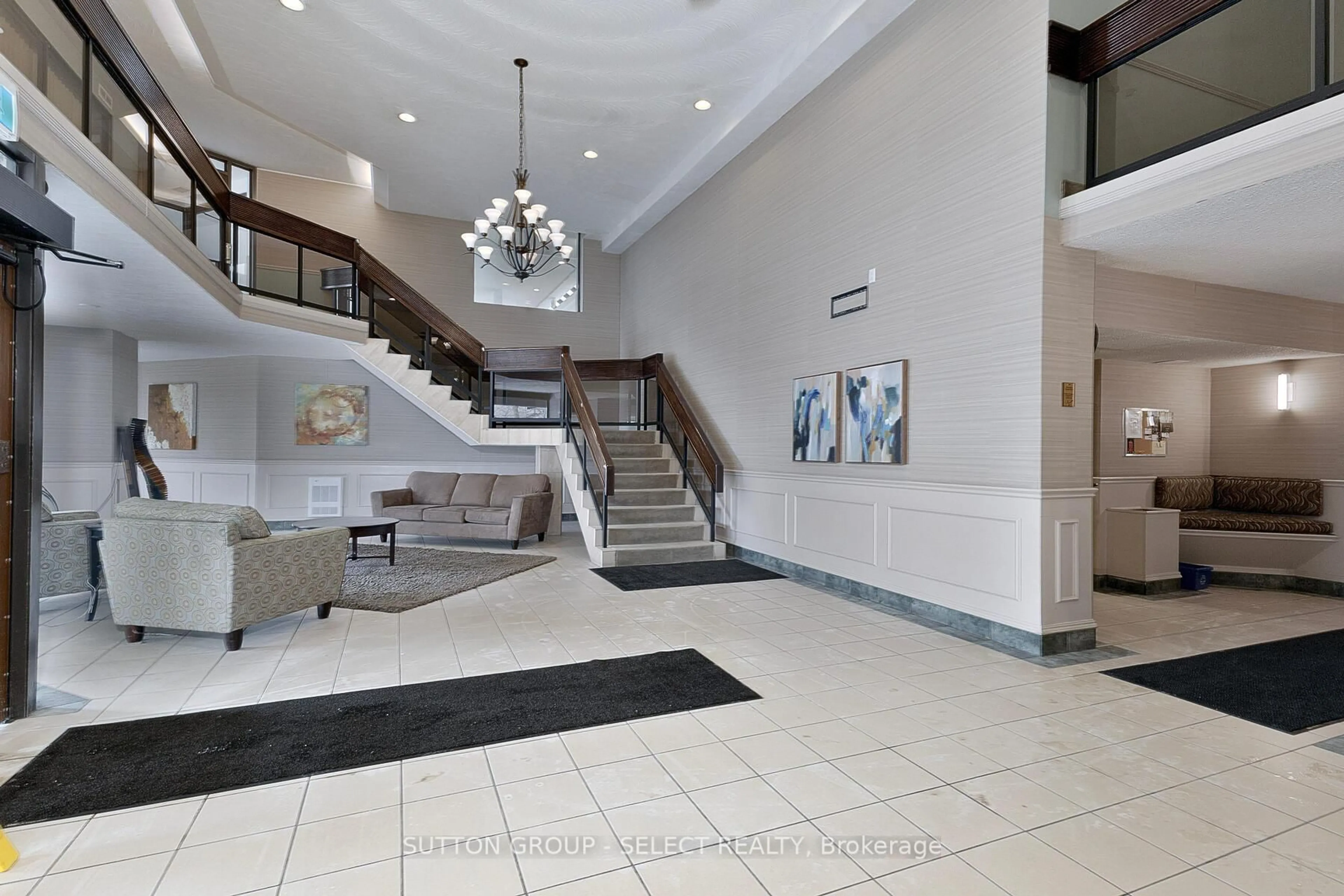 Indoor foyer for 363 Colborne St #304, London East Ontario N6B 3N3