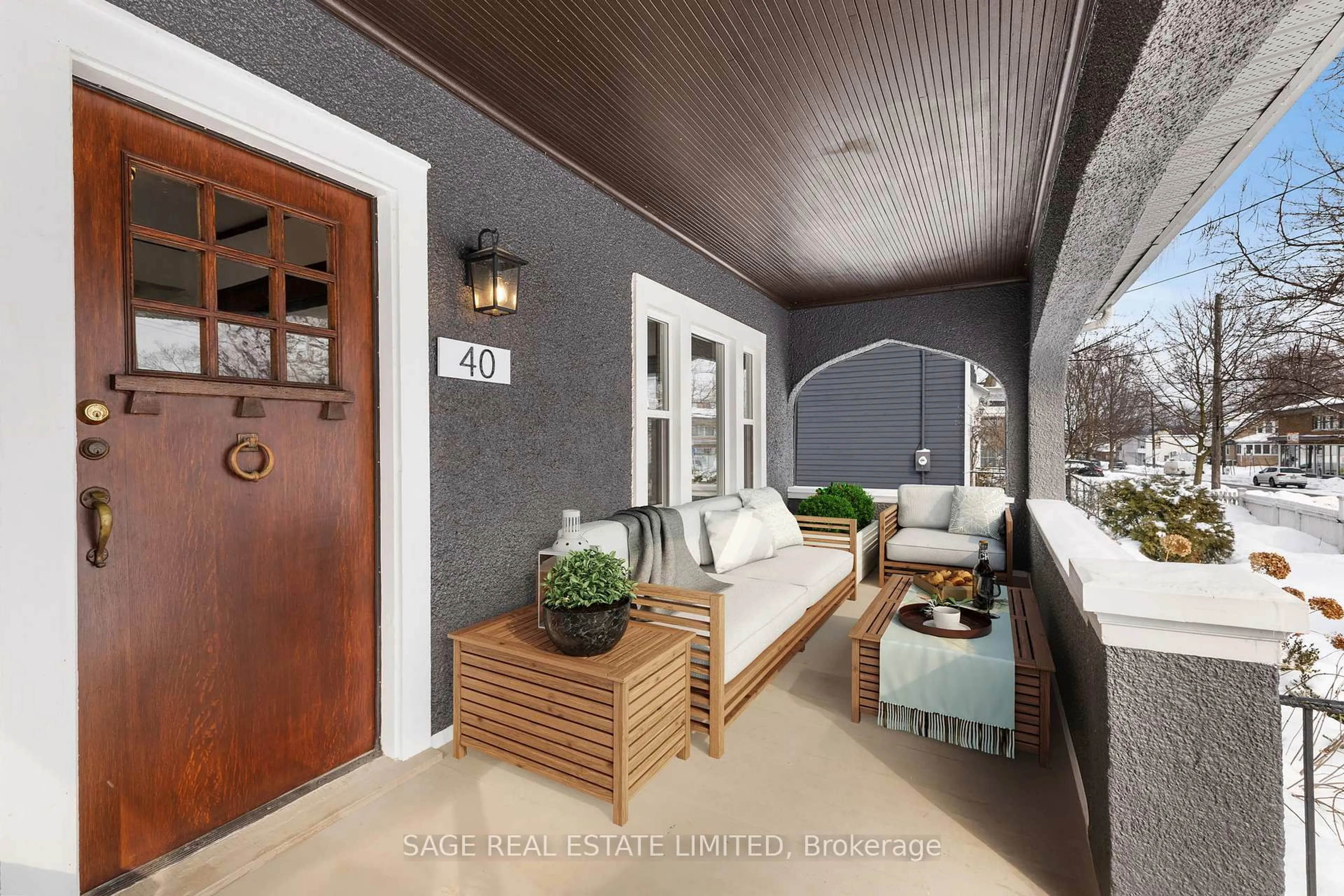 Indoor entryway for 40 Main St, St. Catharines Ontario L2N 4T7