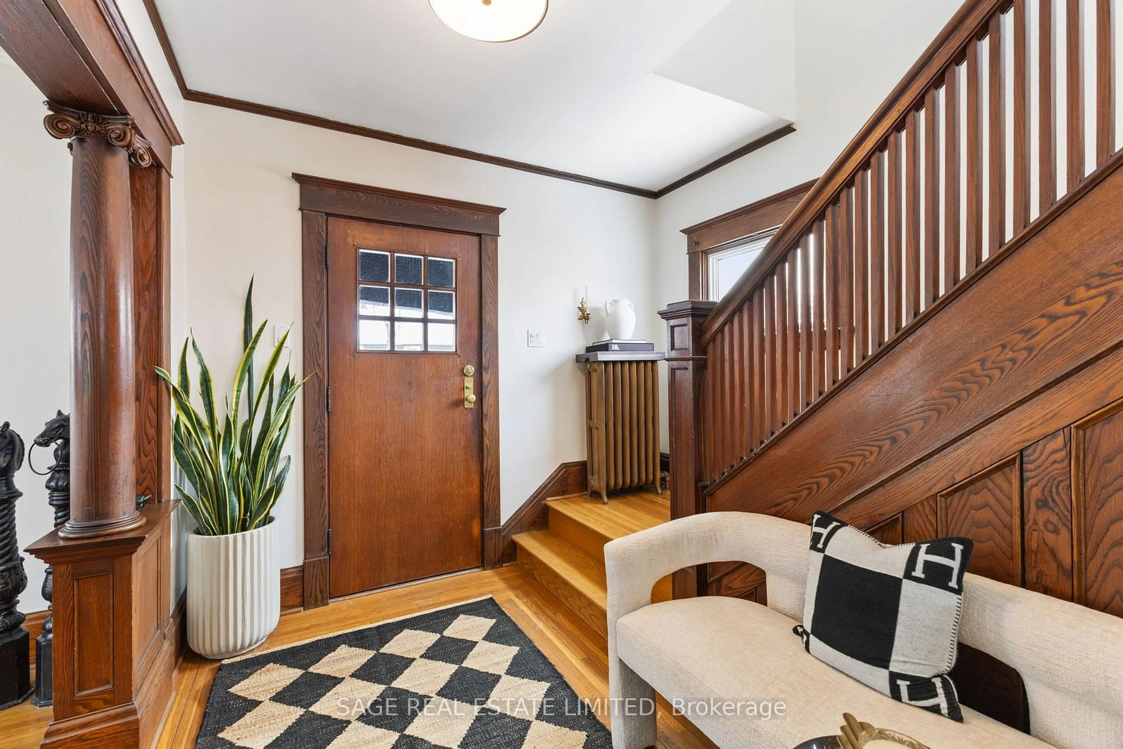 Indoor entryway for 40 Main St, St. Catharines Ontario L2N 4T7