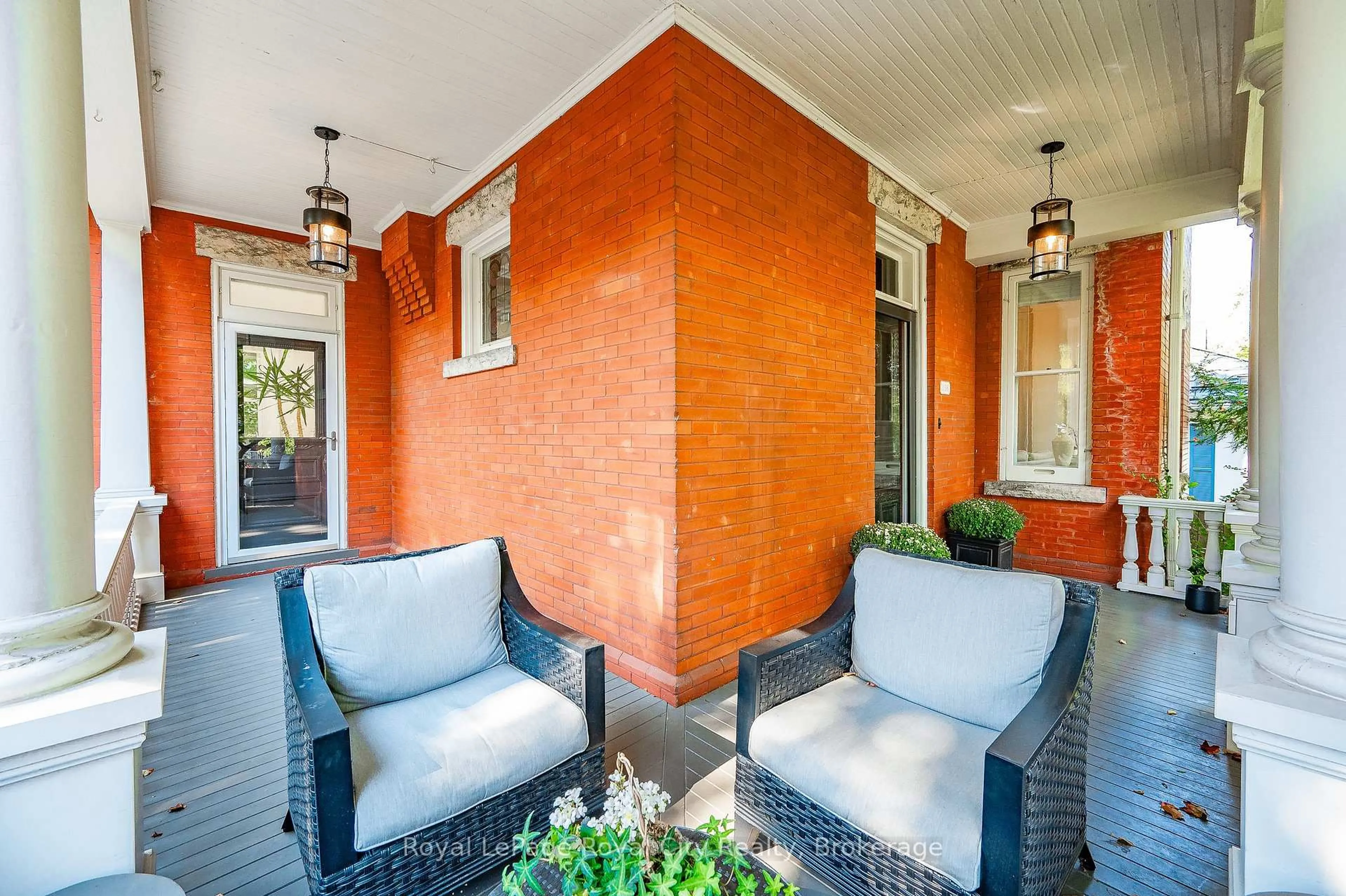 Patio, street for 138 DUBLIN St, Guelph Ontario N1H 4N7