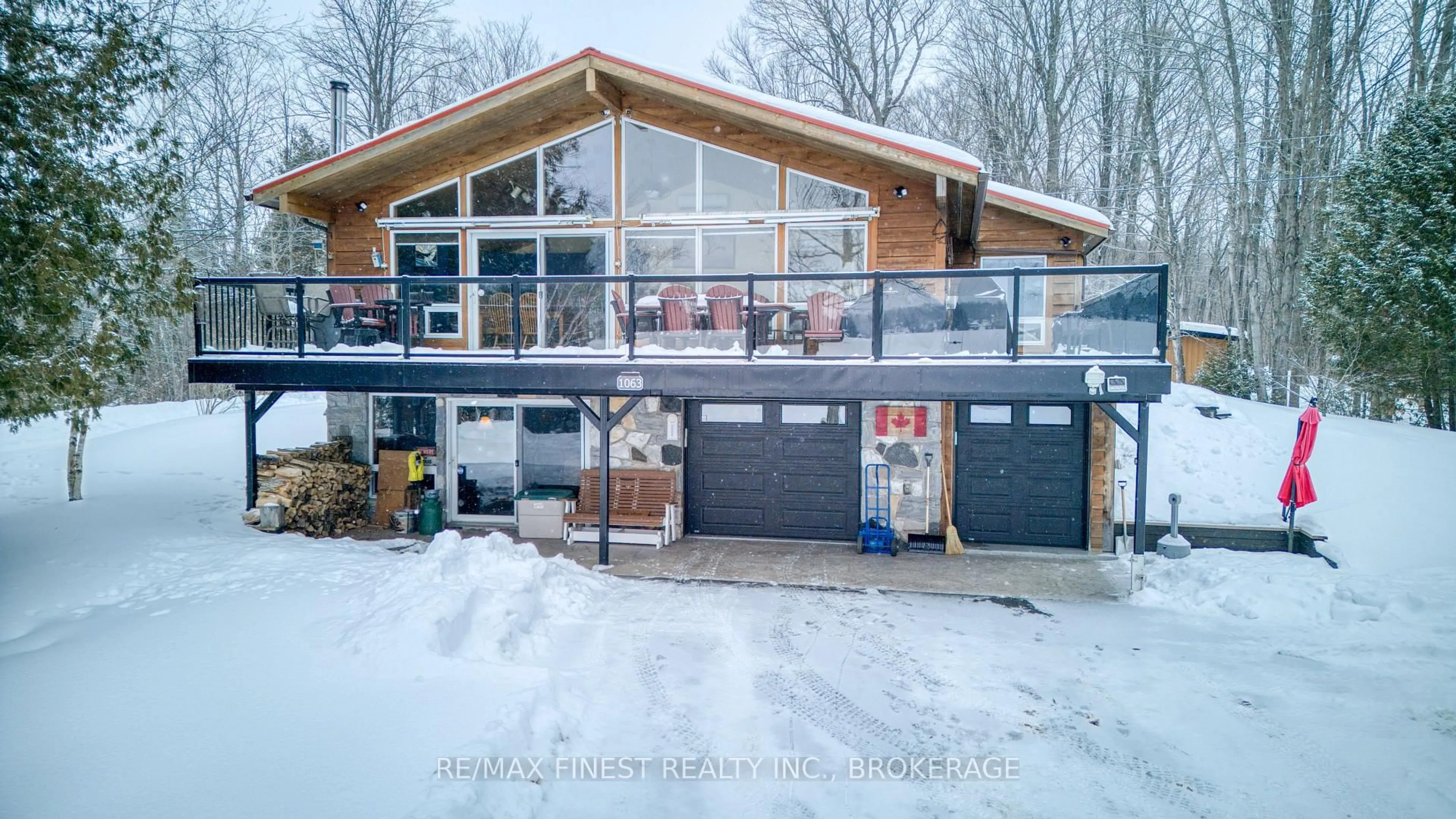 Indoor garage for 1063 Willett Lane, Arden Ontario K0H 1B0