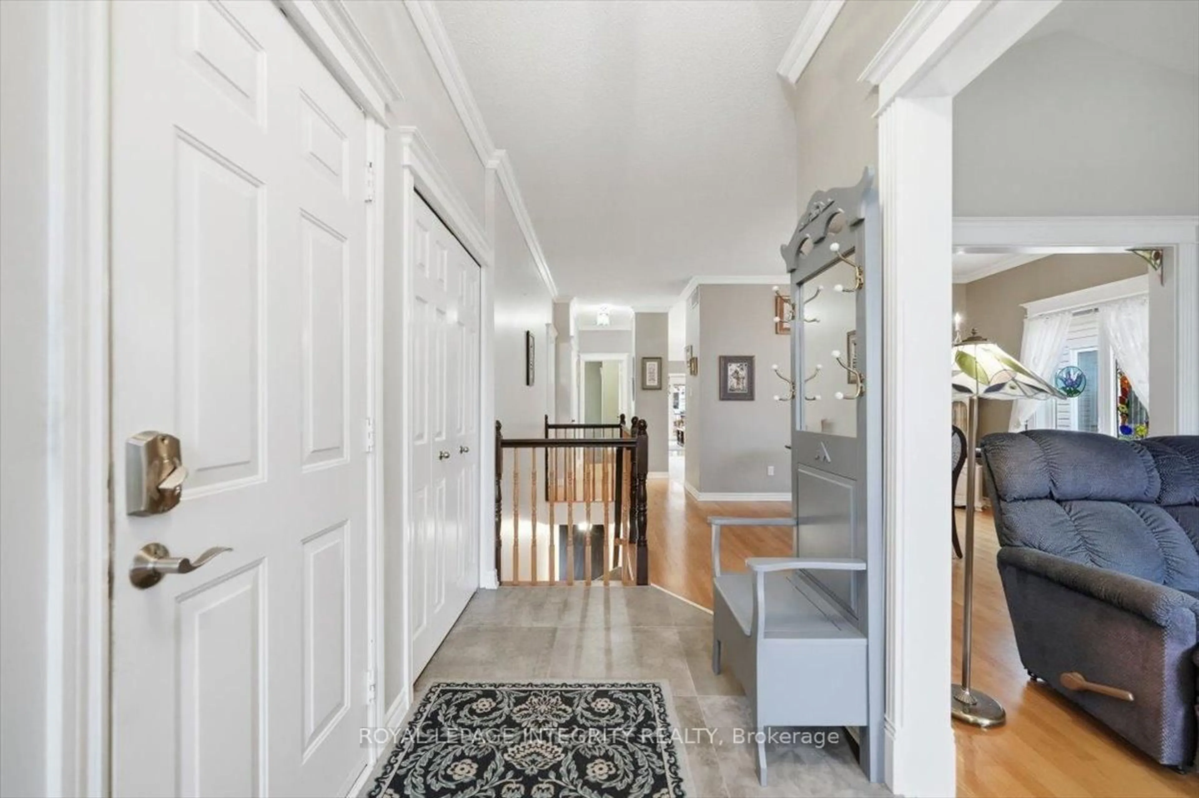 Indoor entryway for 1030 Valin St, Ottawa Ontario K4A 4X7