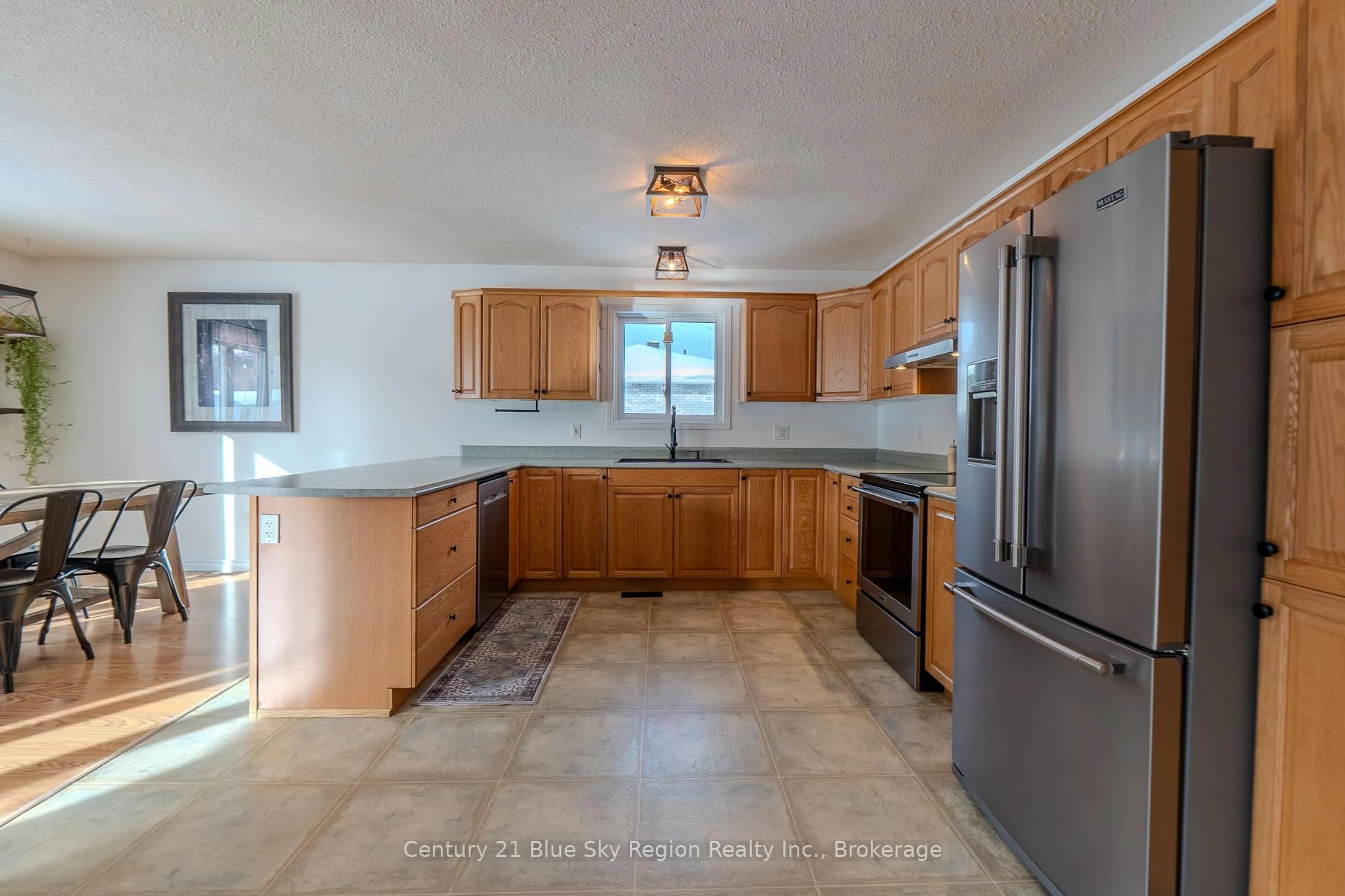 Open concept kitchen, ceramic/tile floor for 529 Pine St, Mattawa Ontario P0H 1V0
