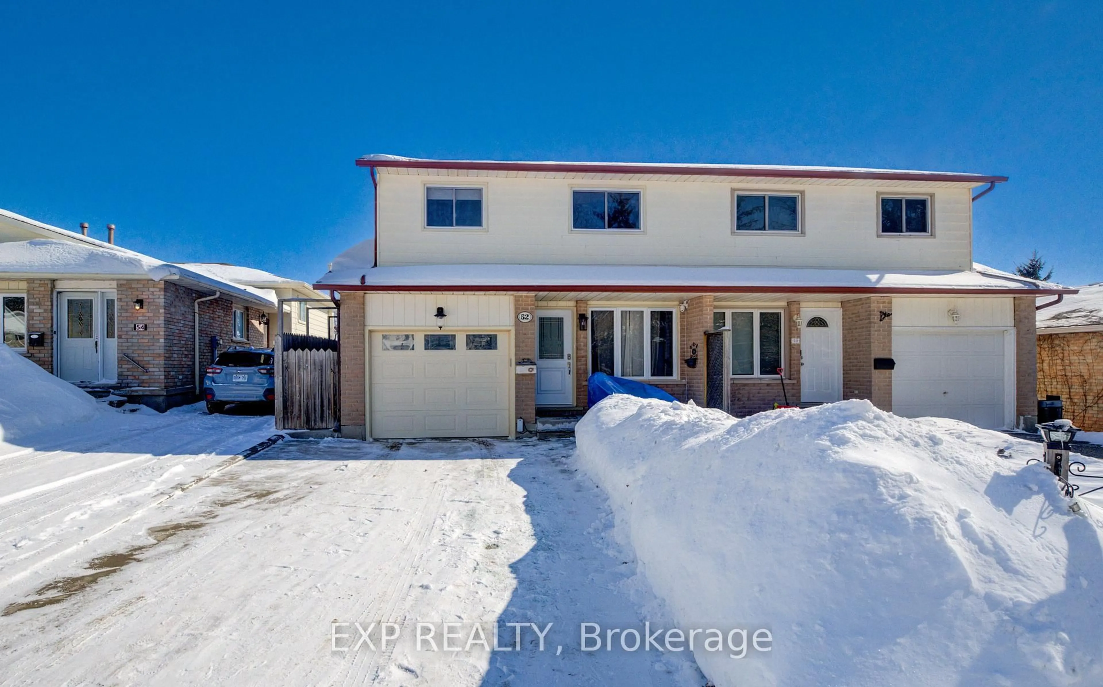A pic from outside/outdoor area/front of a property/back of a property/a pic from drone, street for 52 Uxbridge Cres, Kitchener Ontario N2E 2P8