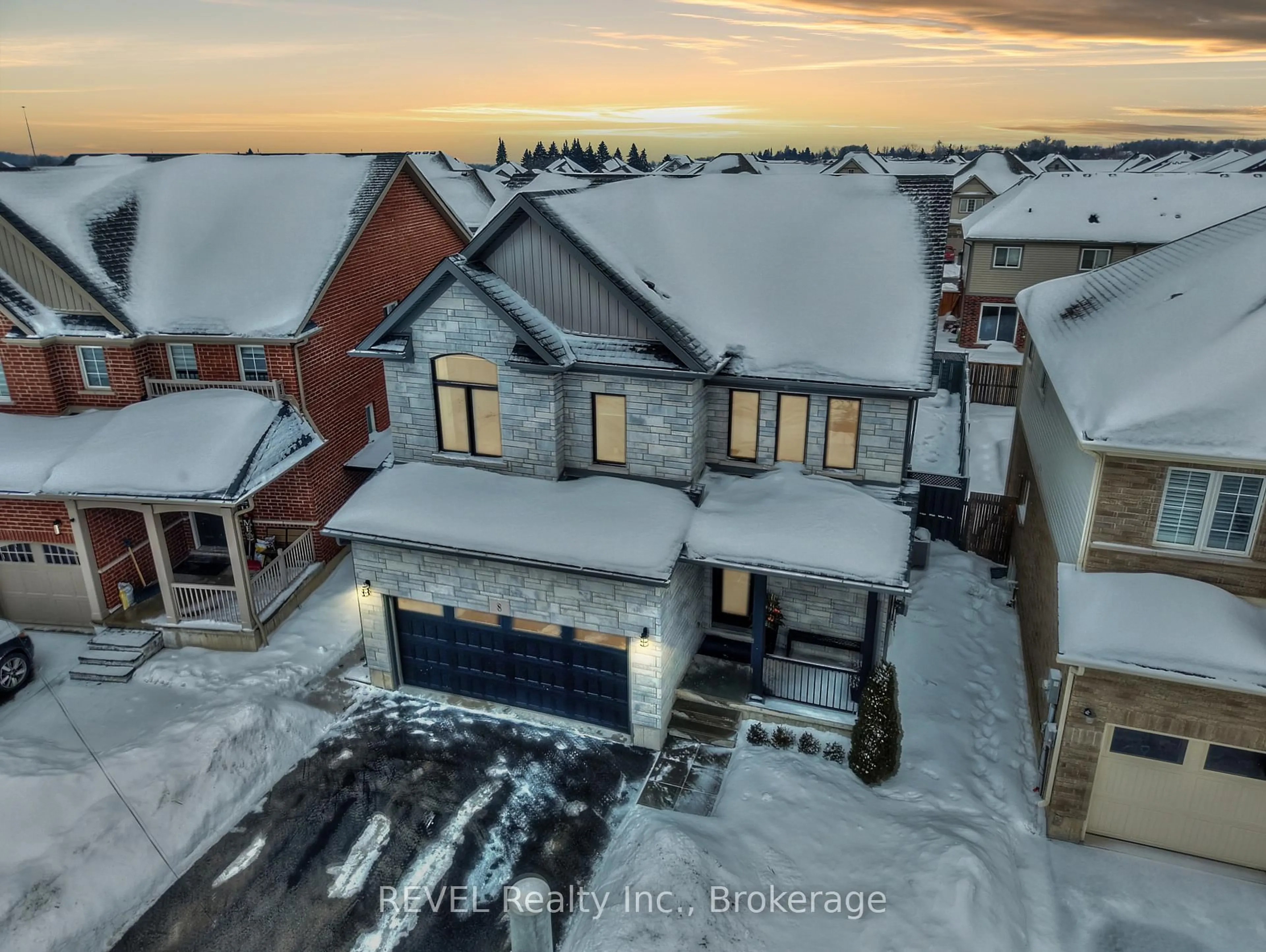 A pic from outside/outdoor area/front of a property/back of a property/a pic from drone, street for 8 Elderberry Rd, Thorold Ontario L2V 0E7