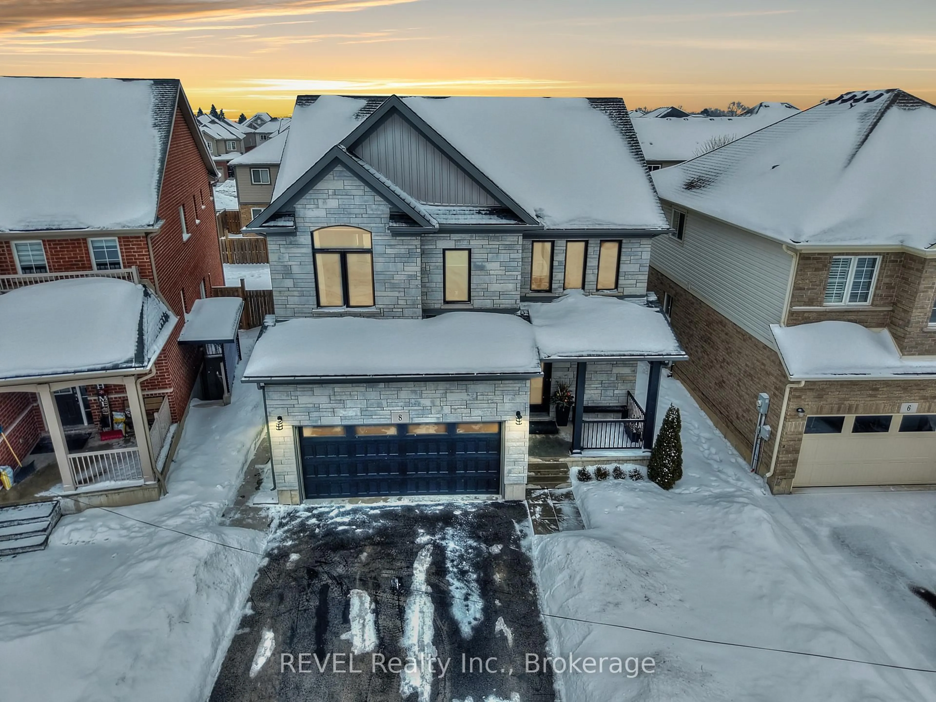 A pic from outside/outdoor area/front of a property/back of a property/a pic from drone, street for 8 Elderberry Rd, Thorold Ontario L2V 0E7