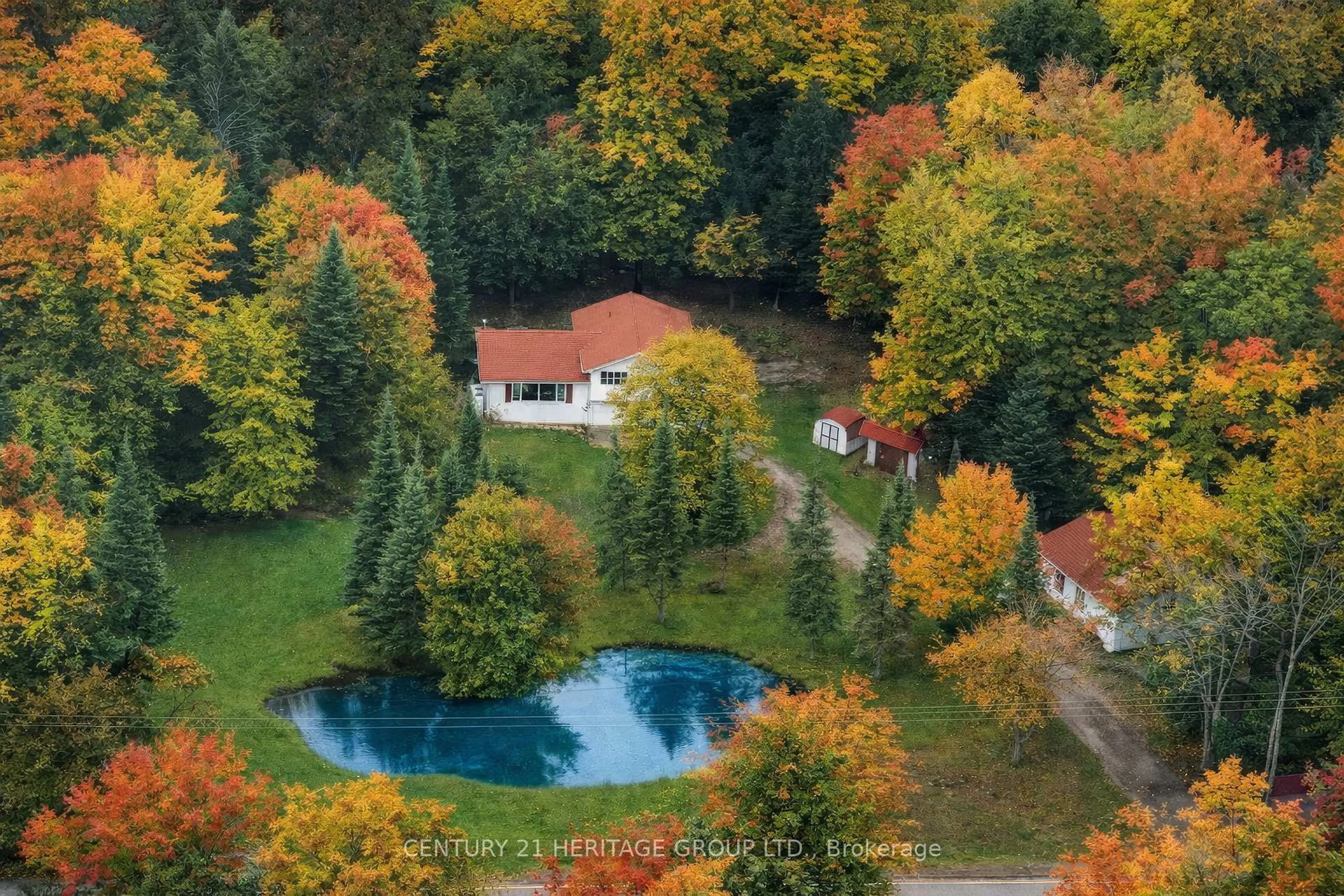 A pic from outside/outdoor area/front of a property/back of a property/a pic from drone, unknown for 1715 Highway 118, Bracebridge Ontario P1L 1X1