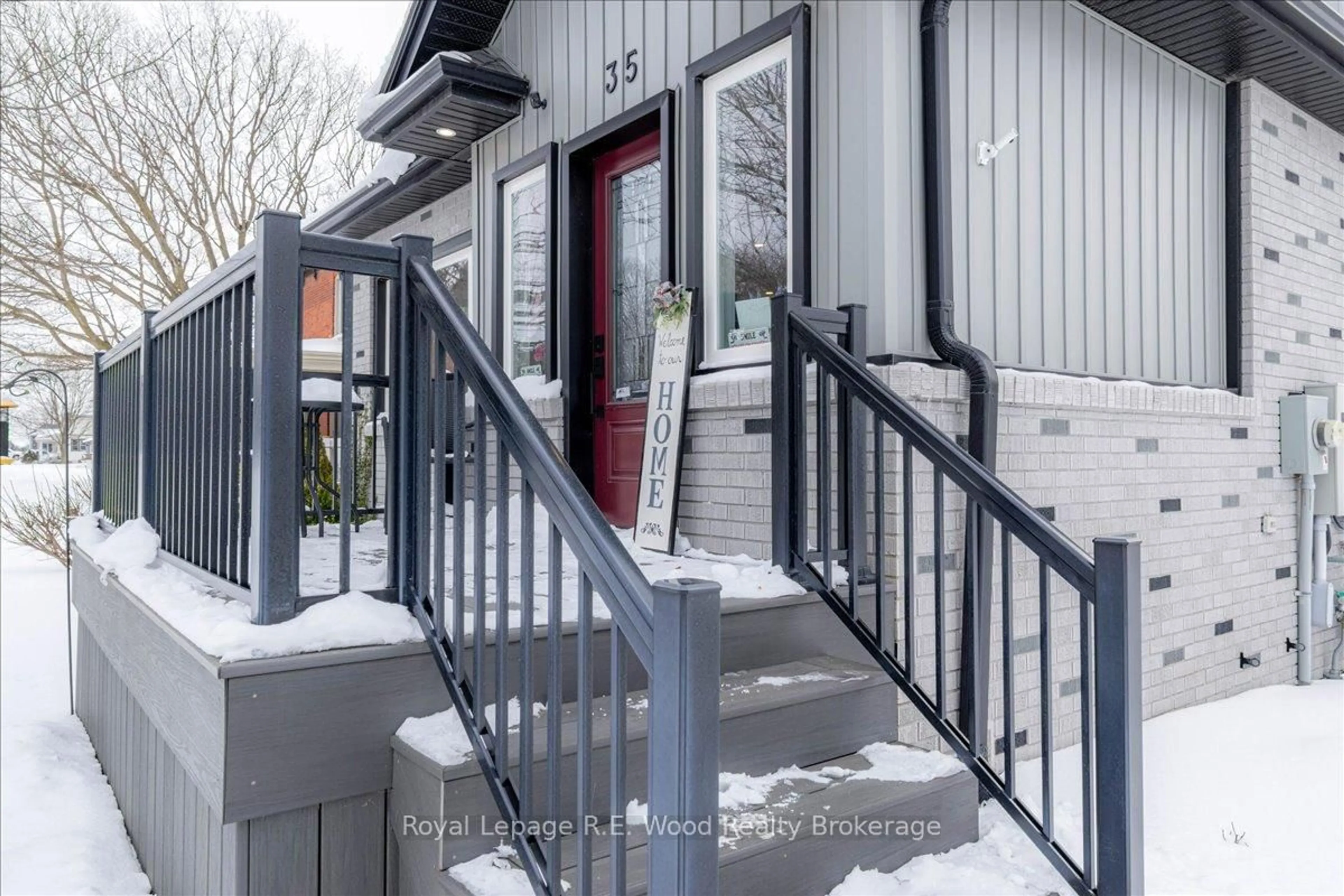 Indoor entryway for 35 Church St, Norwich Ontario N0J 1C0