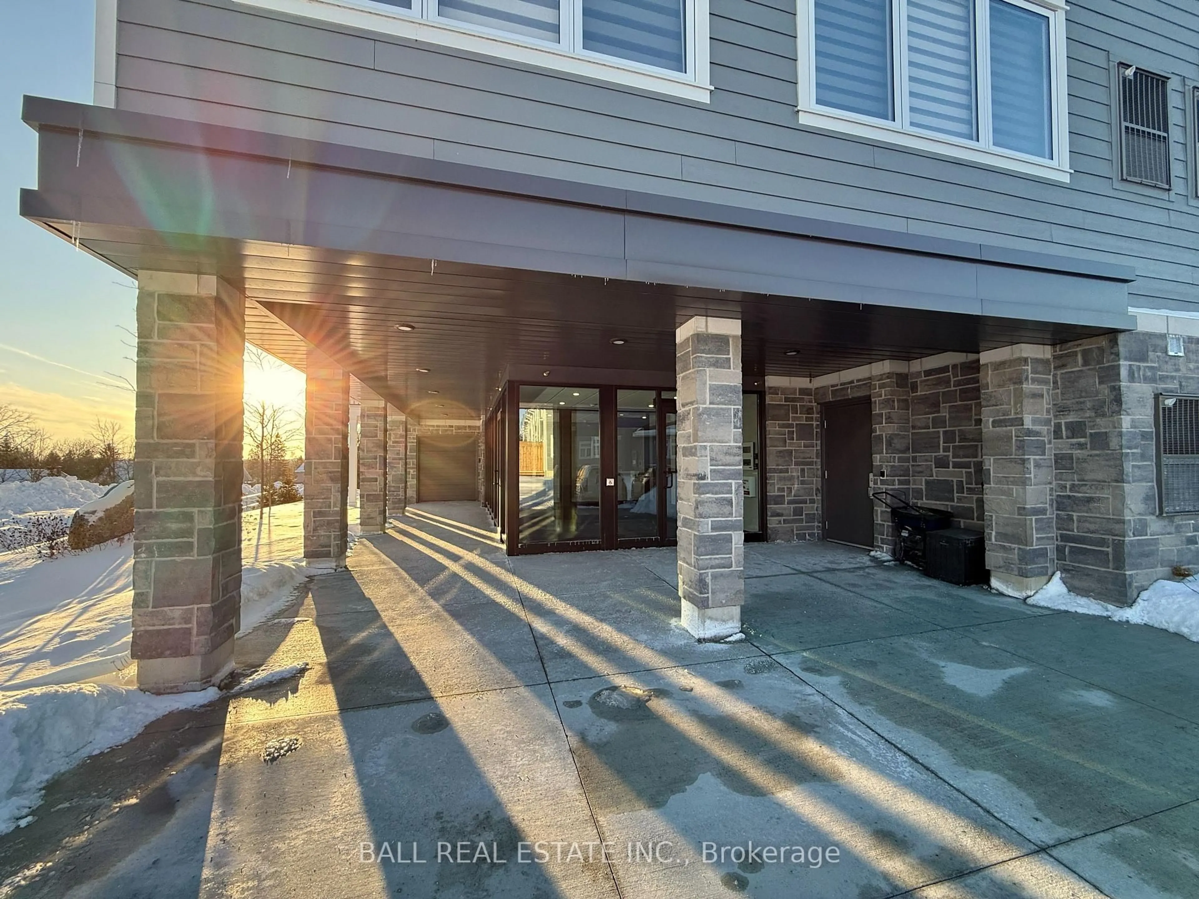 Indoor foyer for 19 Hampton Lane #204, Selwyn Ontario K0L 2H0