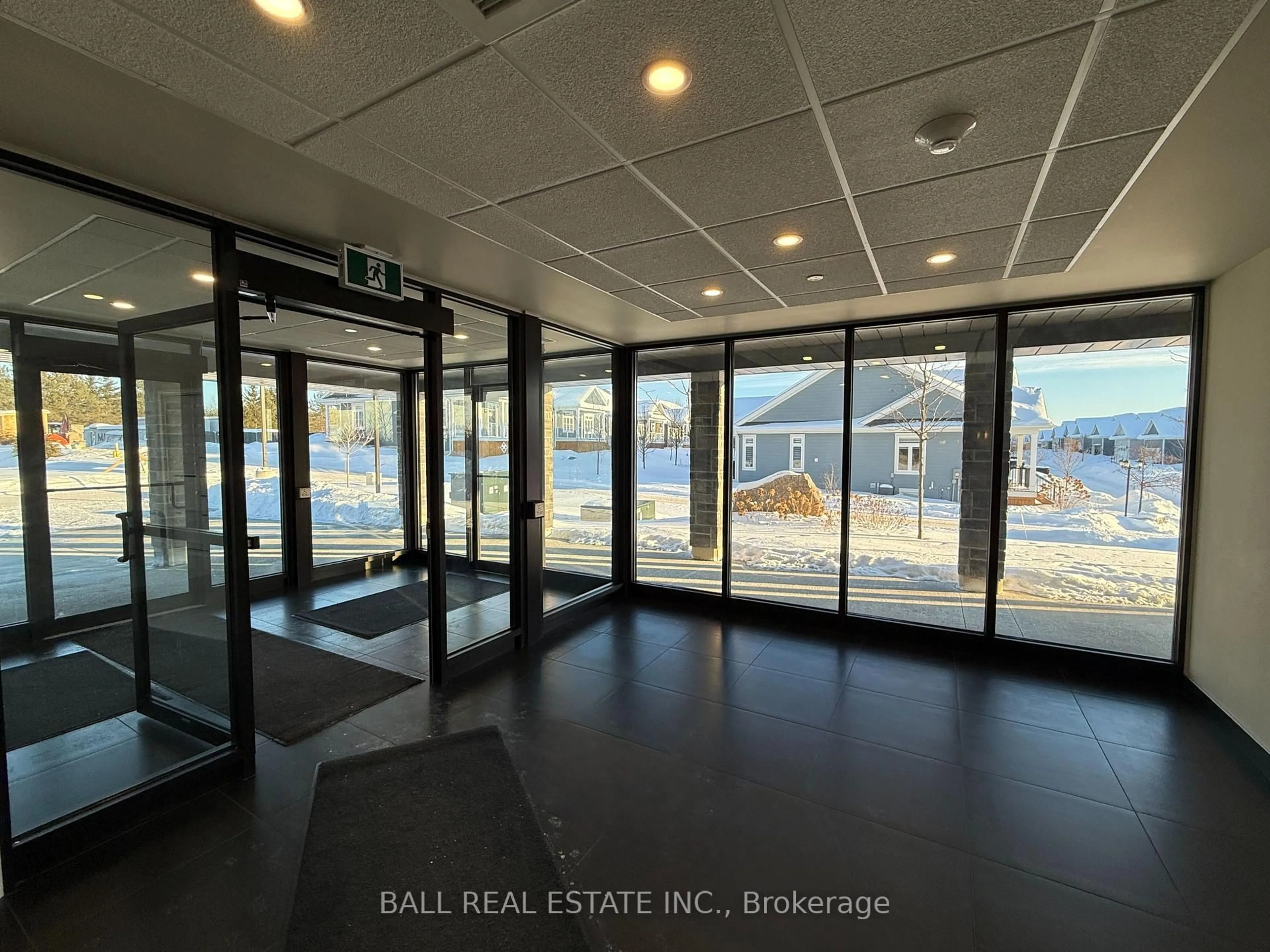 Indoor foyer for 19 Hampton Lane #204, Selwyn Ontario K0L 2H0