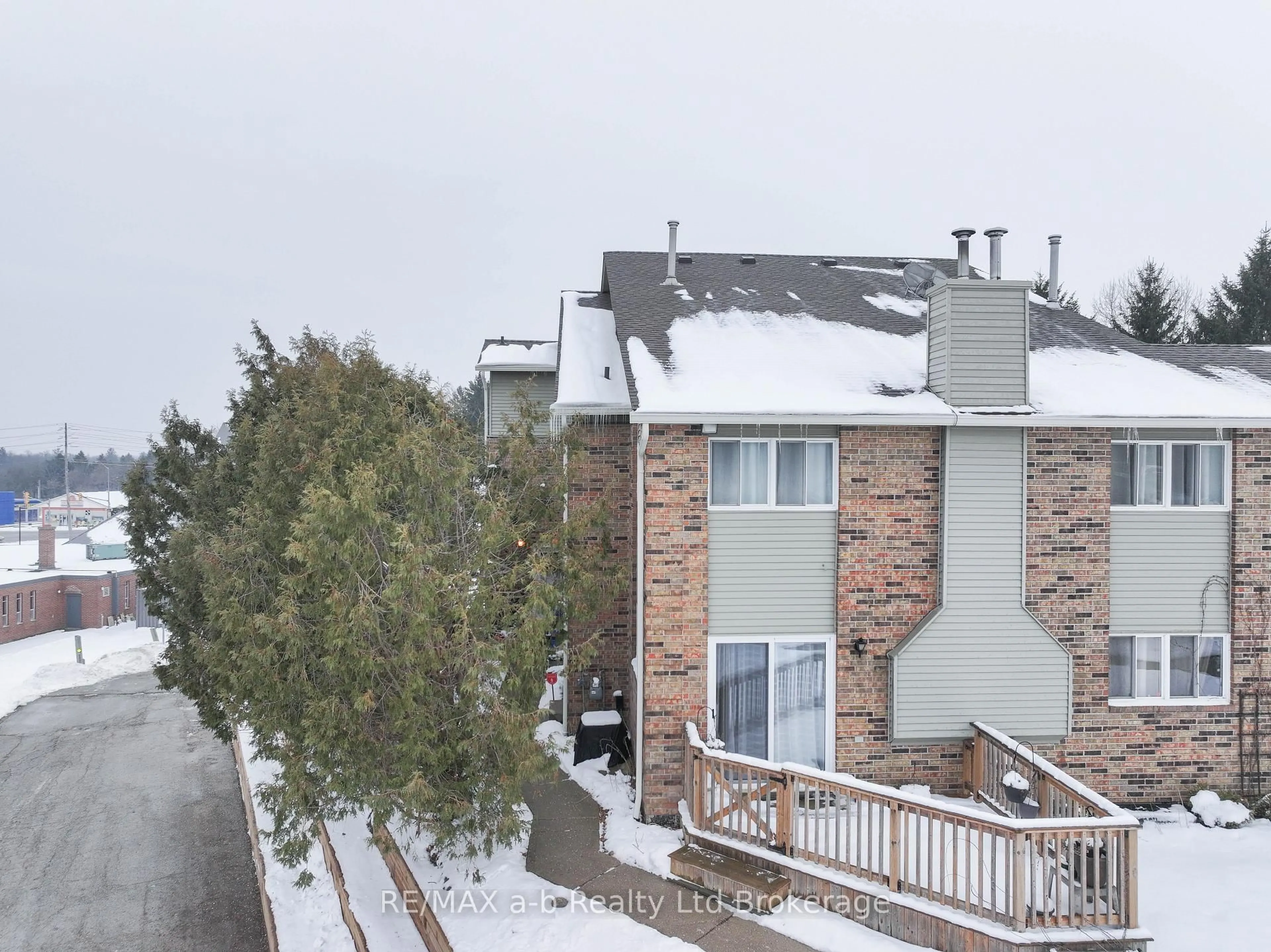 A pic from outside/outdoor area/front of a property/back of a property/a pic from drone, street for 19 WREN Crt #8, Tillsonburg Ontario N4G 5K2