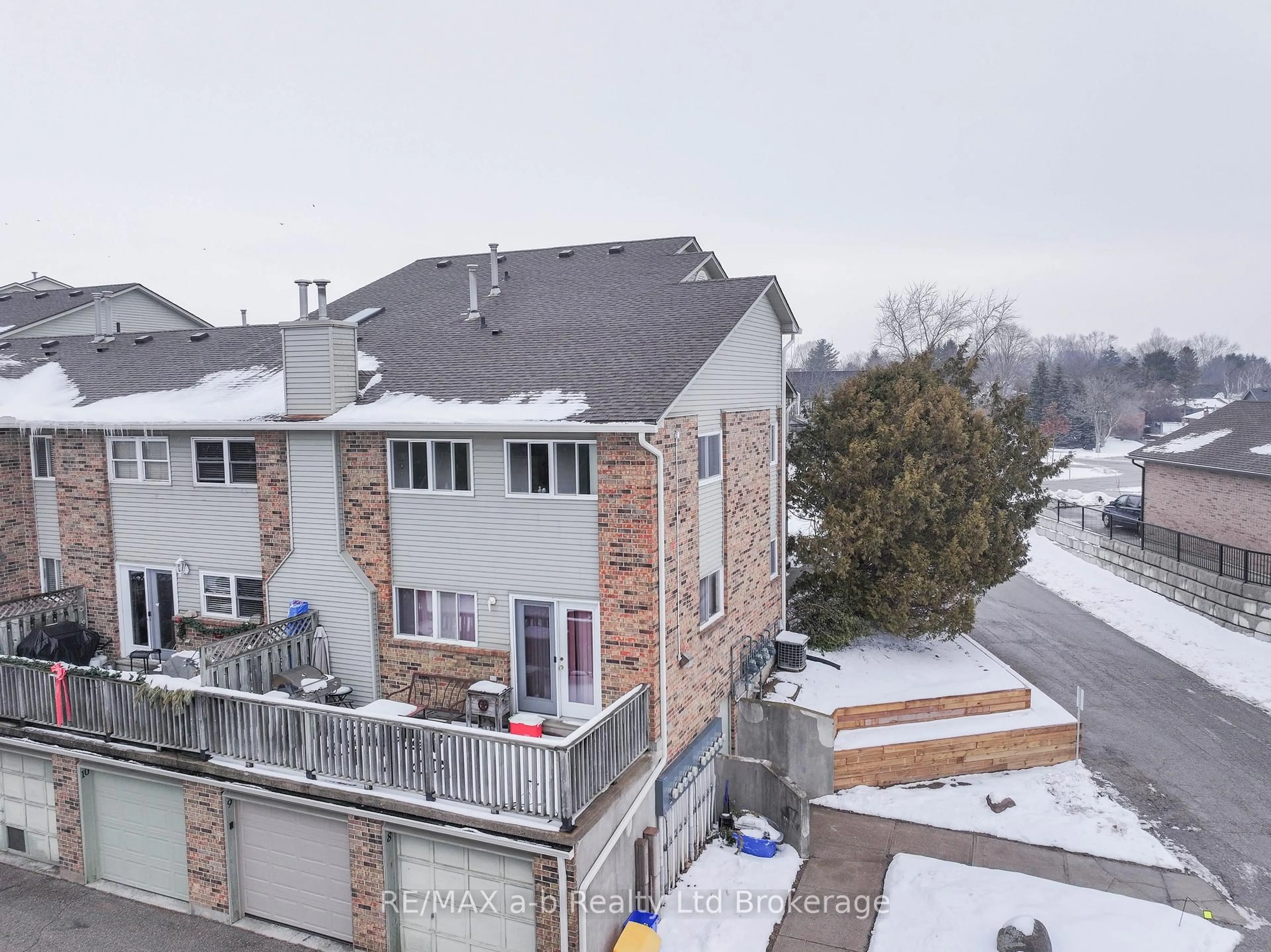 A pic from outside/outdoor area/front of a property/back of a property/a pic from drone, unknown for 19 WREN Crt #8, Tillsonburg Ontario N4G 5K2
