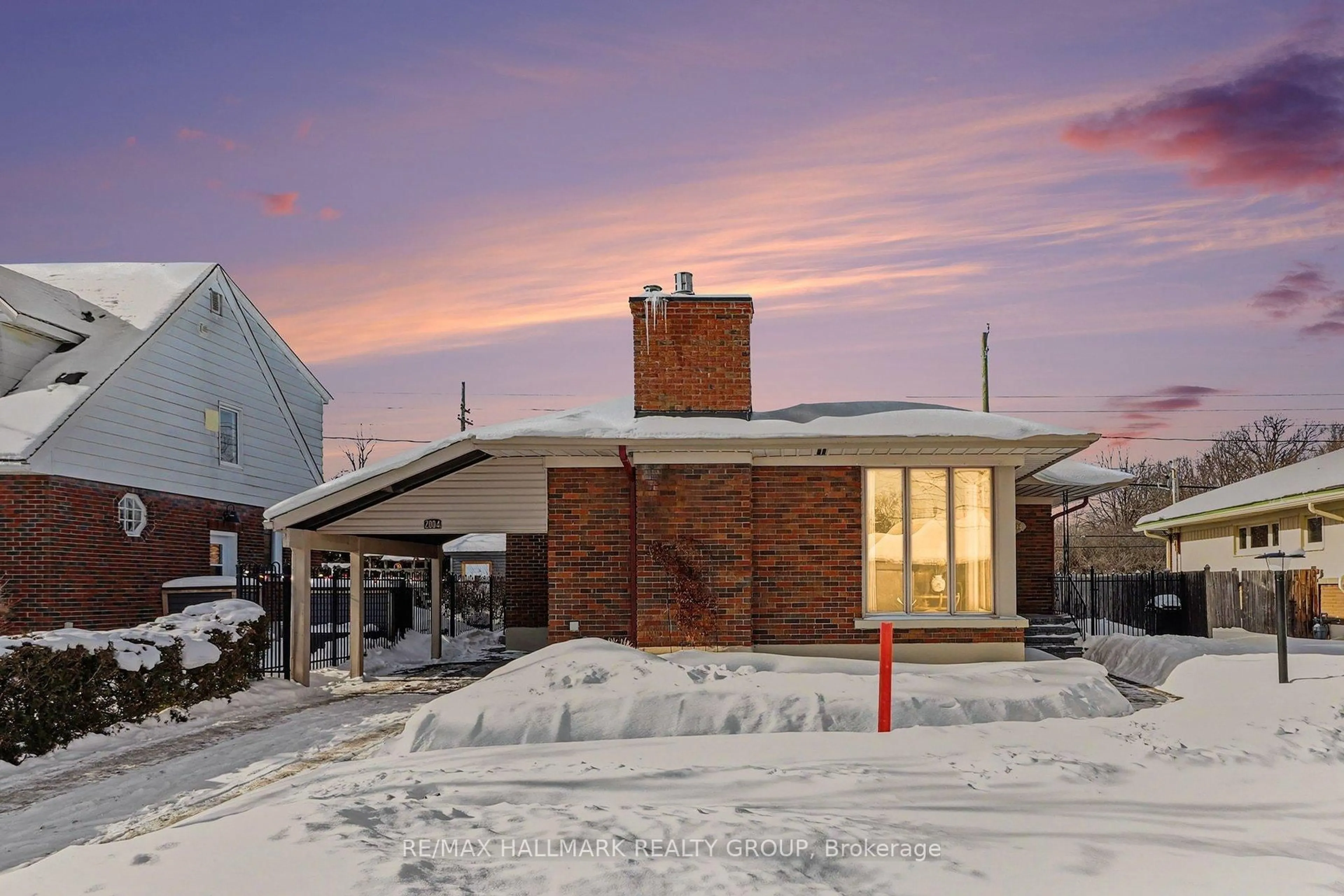 Home with brick exterior material, building for 2004 Dorval Ave, Ottawa Ontario K1G 2N8