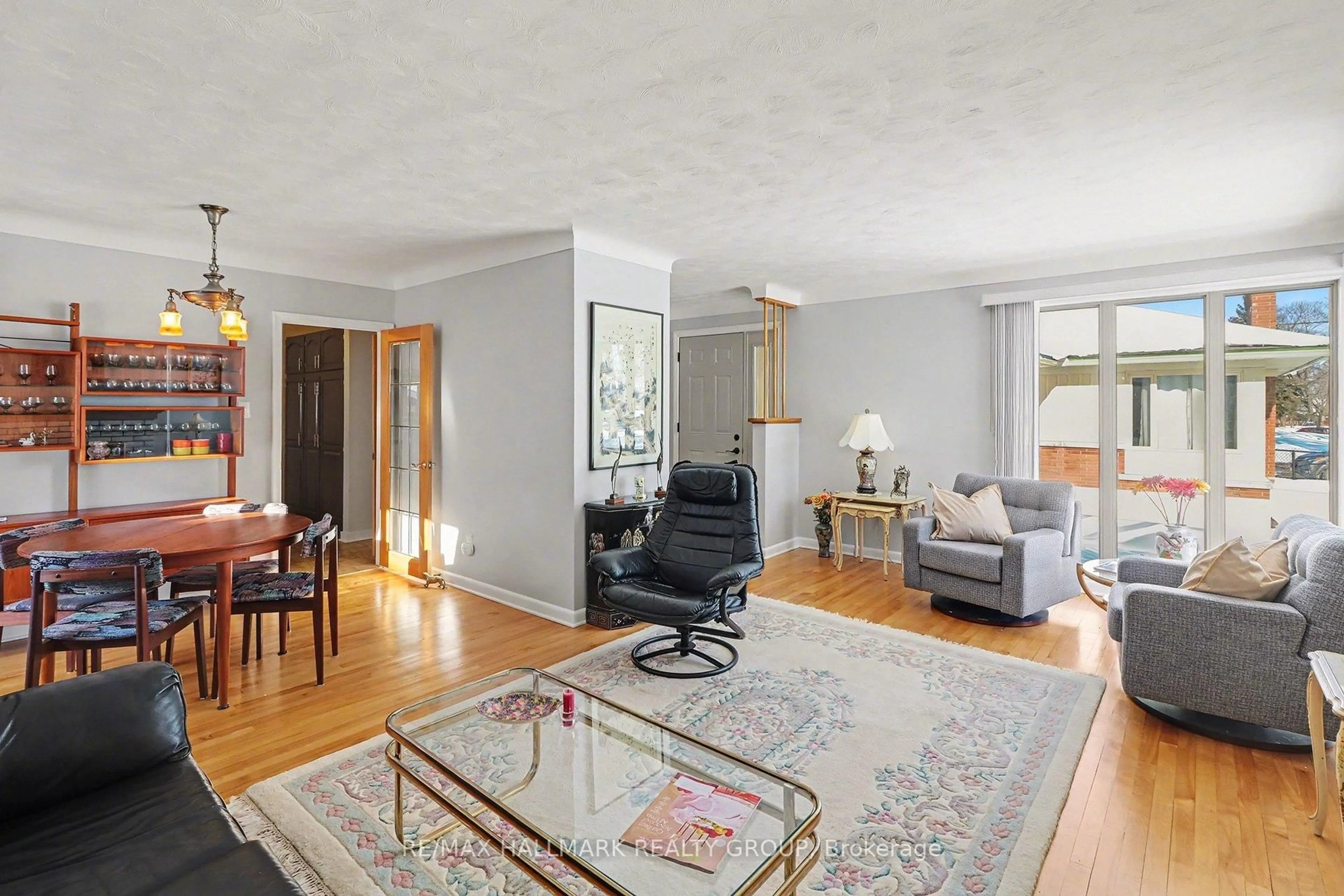 Living room with furniture, unknown for 2004 Dorval Ave, Ottawa Ontario K1G 2N8