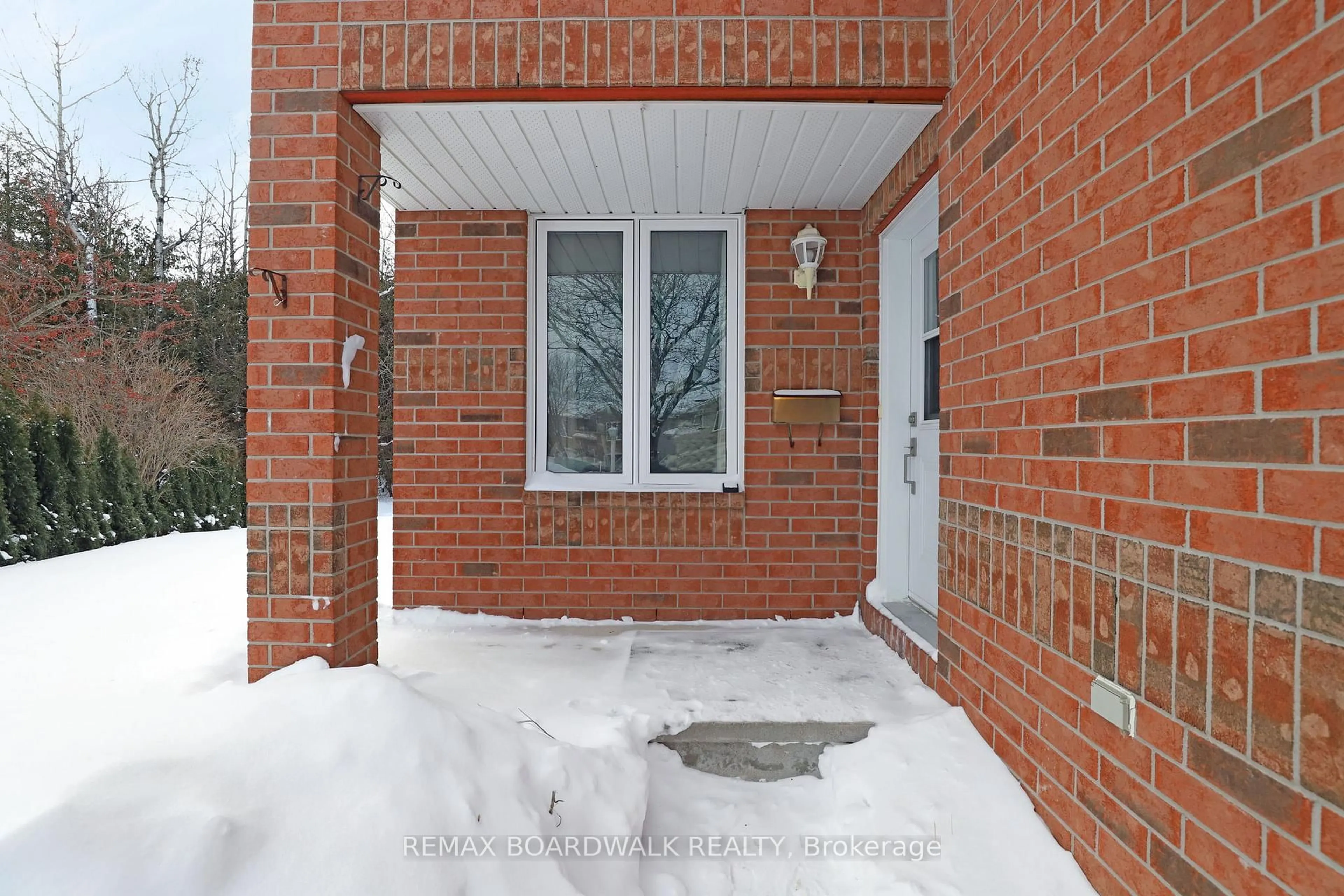 Indoor entryway for 91 Whalings Circ, Stittsville Ontario K2S 1S4