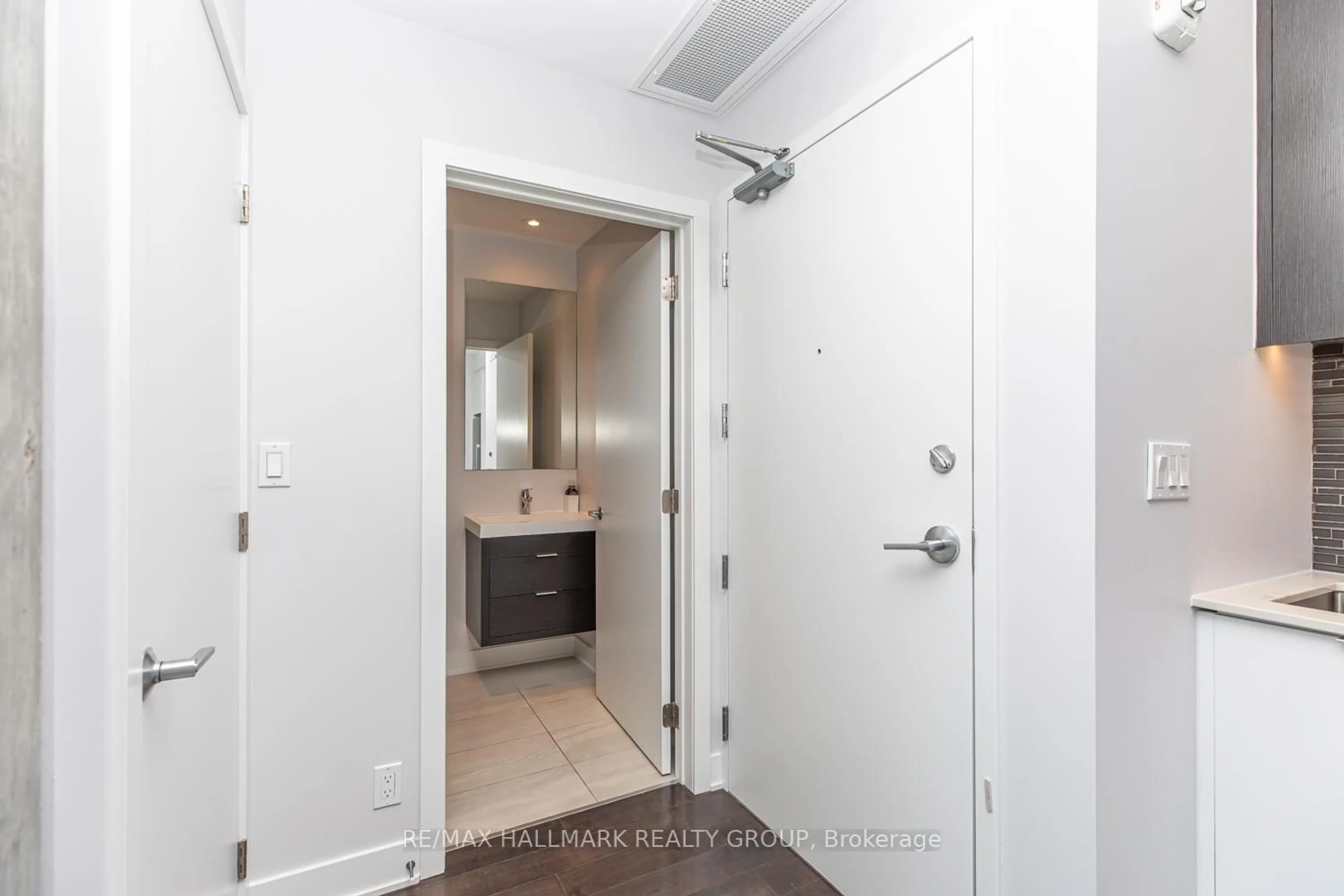 Unknown for 20 DALY Ave #1905, Ottawa Ontario K1N 0C6