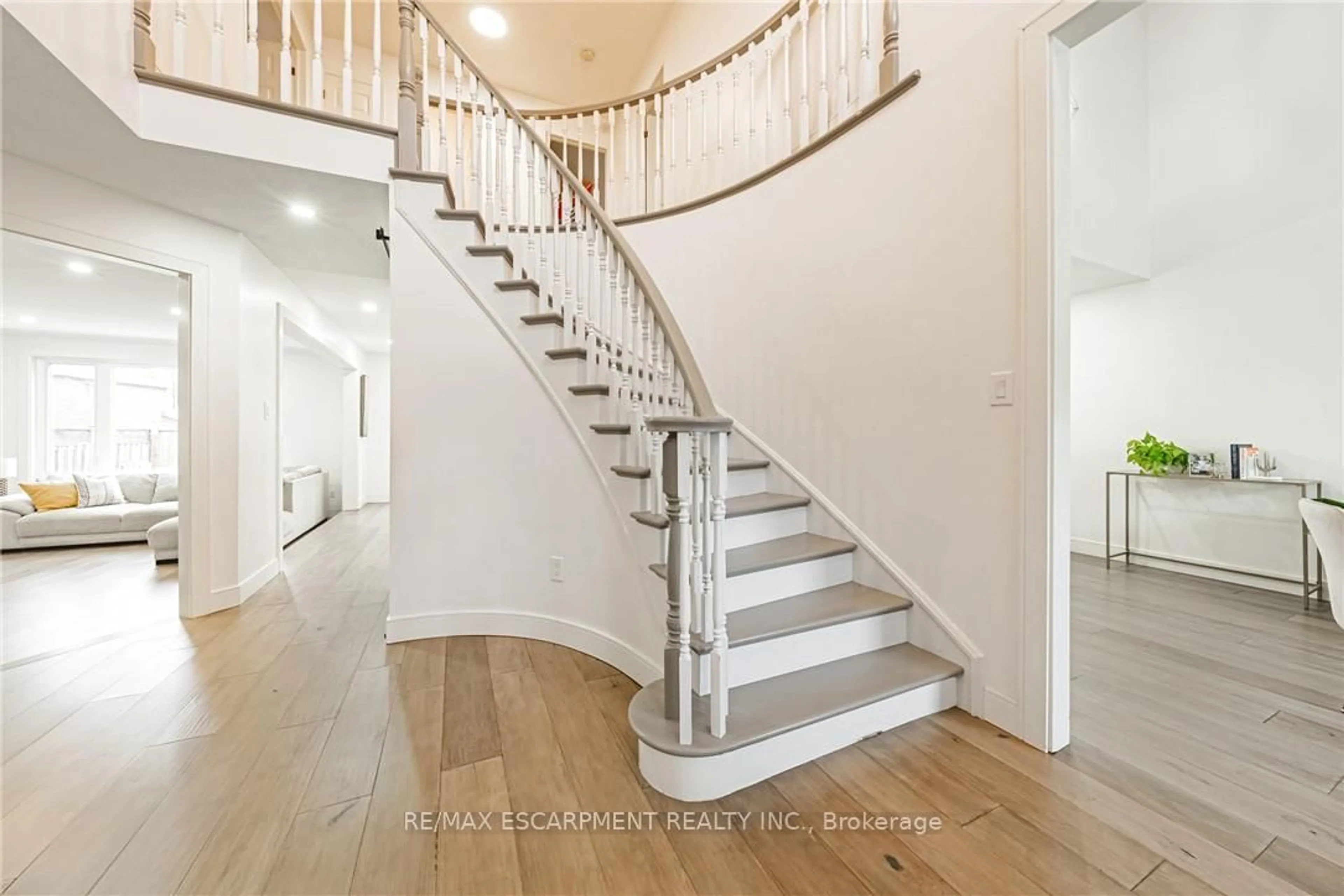 Stairs for 6 Windmill Pl, Hamilton Ontario L9M 6V9