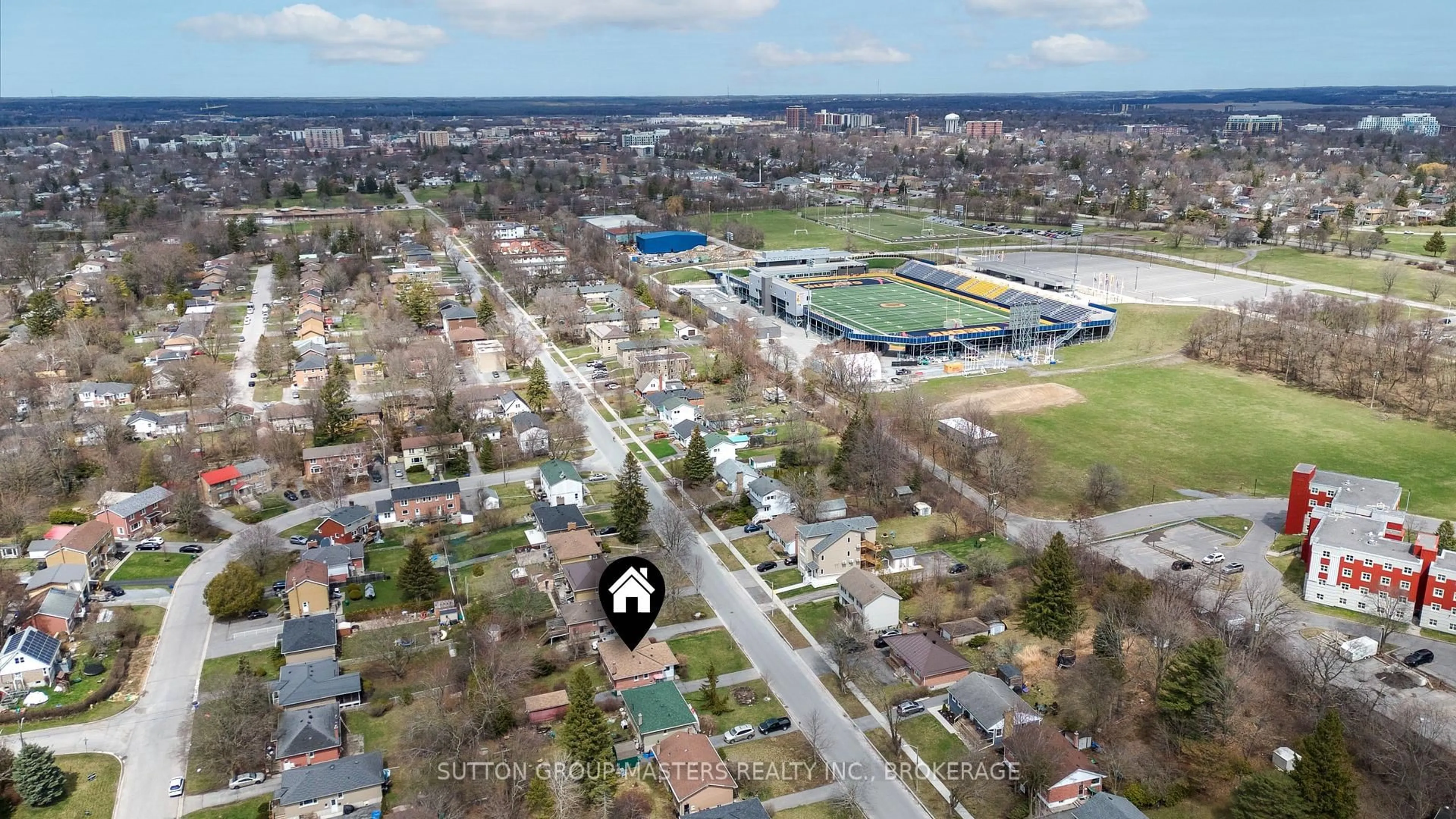 A pic from outside/outdoor area/front of a property/back of a property/a pic from drone, street for 250 Yonge St, Kingston Ontario K7M 1G5