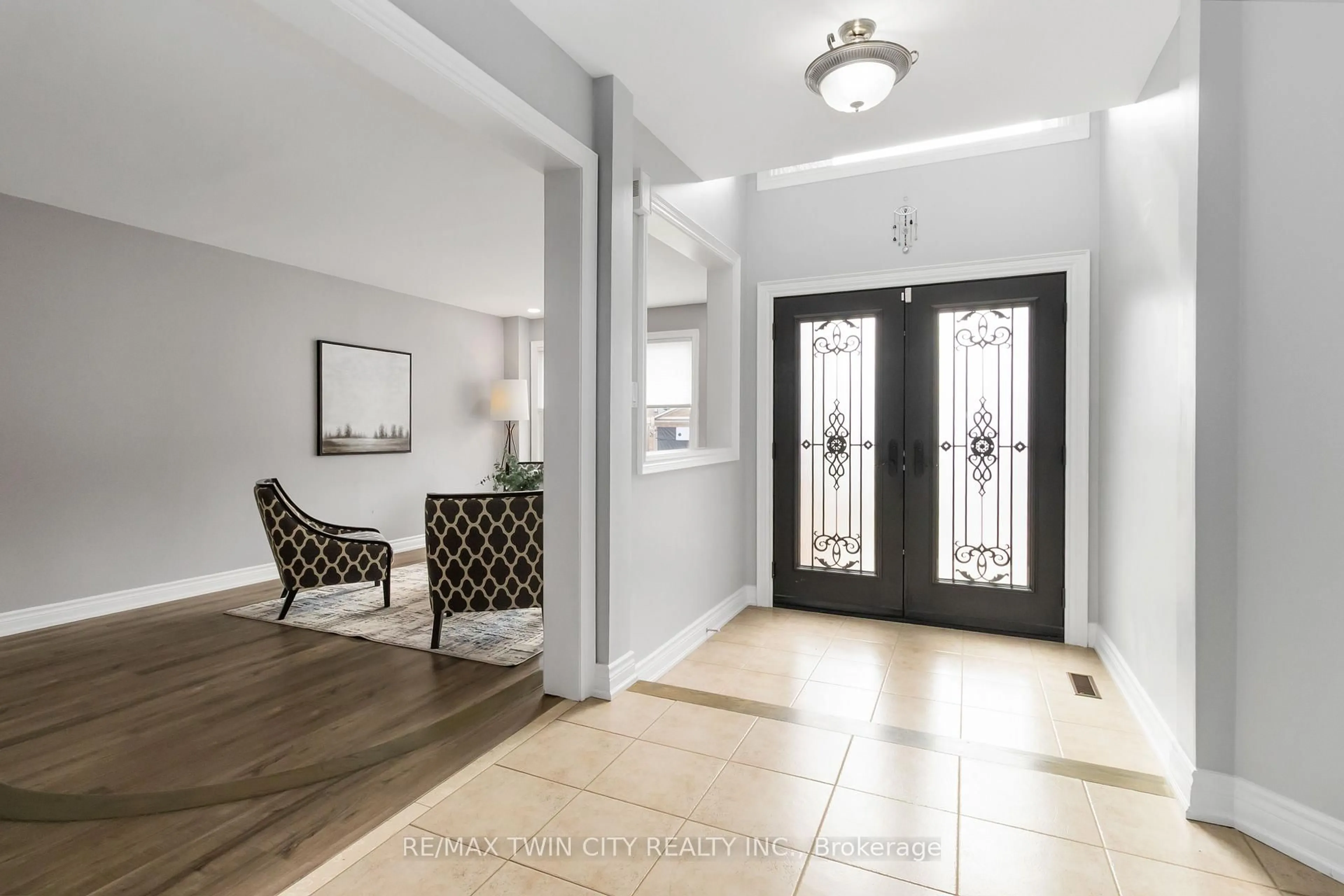 Indoor entryway for 275 Granite Hill Rd, Cambridge Ontario N1T 1V8